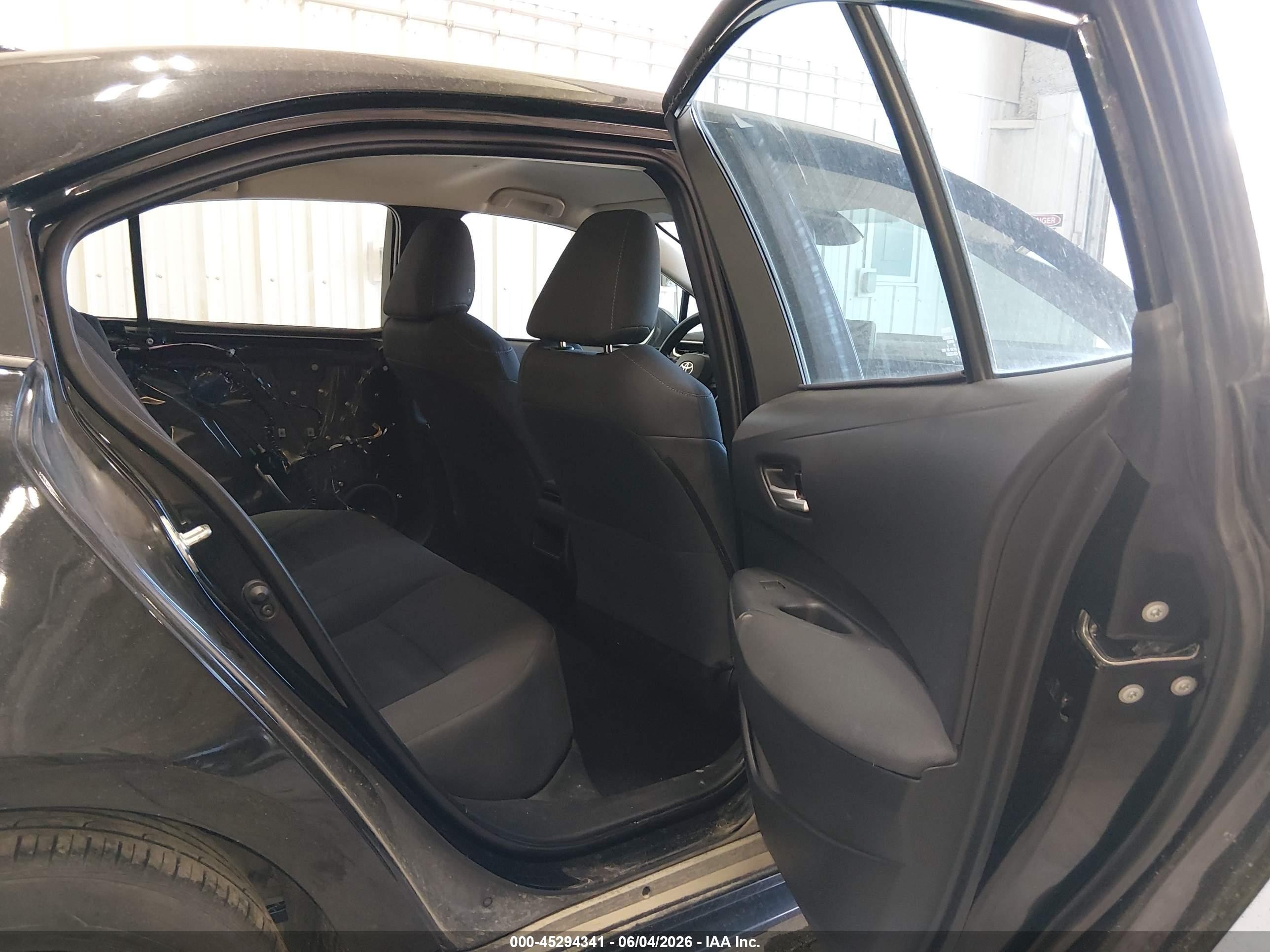 2020 Toyota Corolla Le Black vin: 5YFEPRAEXLP122679