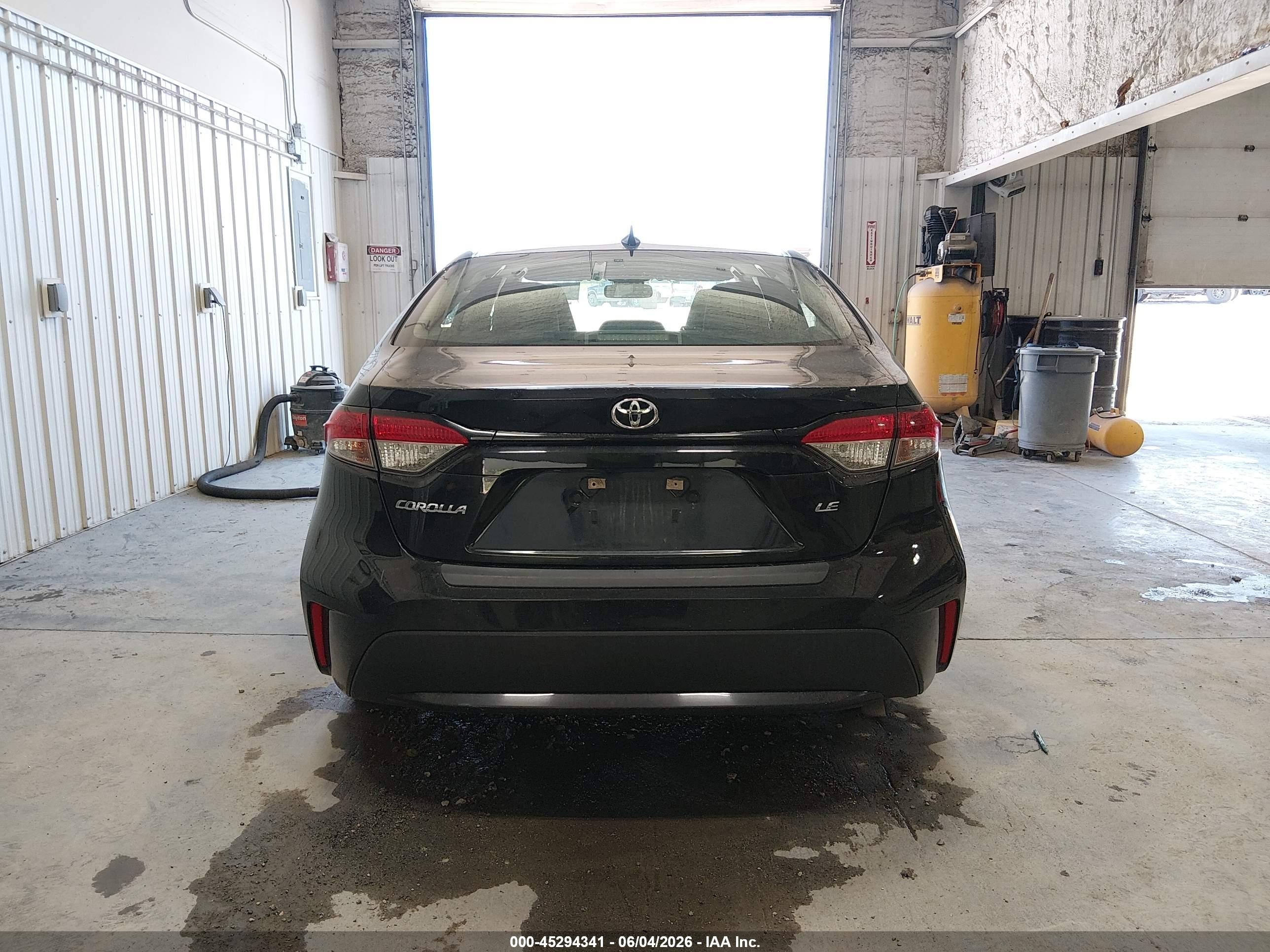 2020 Toyota Corolla Le Black vin: 5YFEPRAEXLP122679