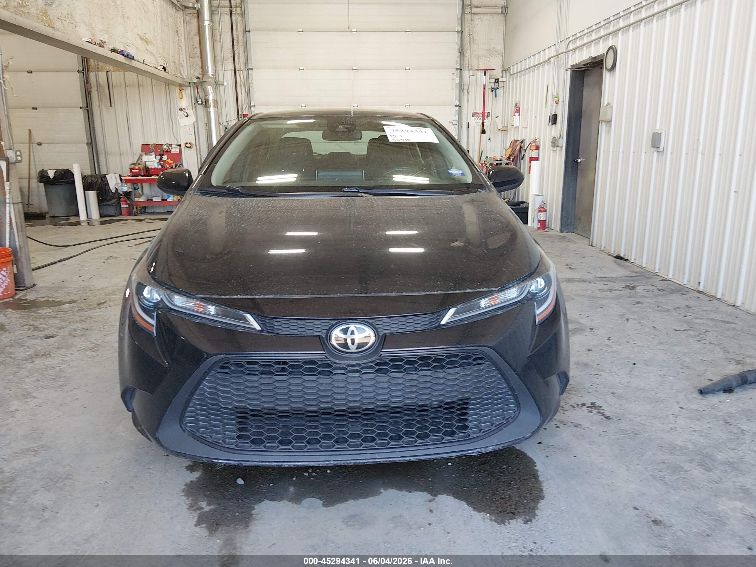 2020 Toyota Corolla Le Black vin: 5YFEPRAEXLP122679
