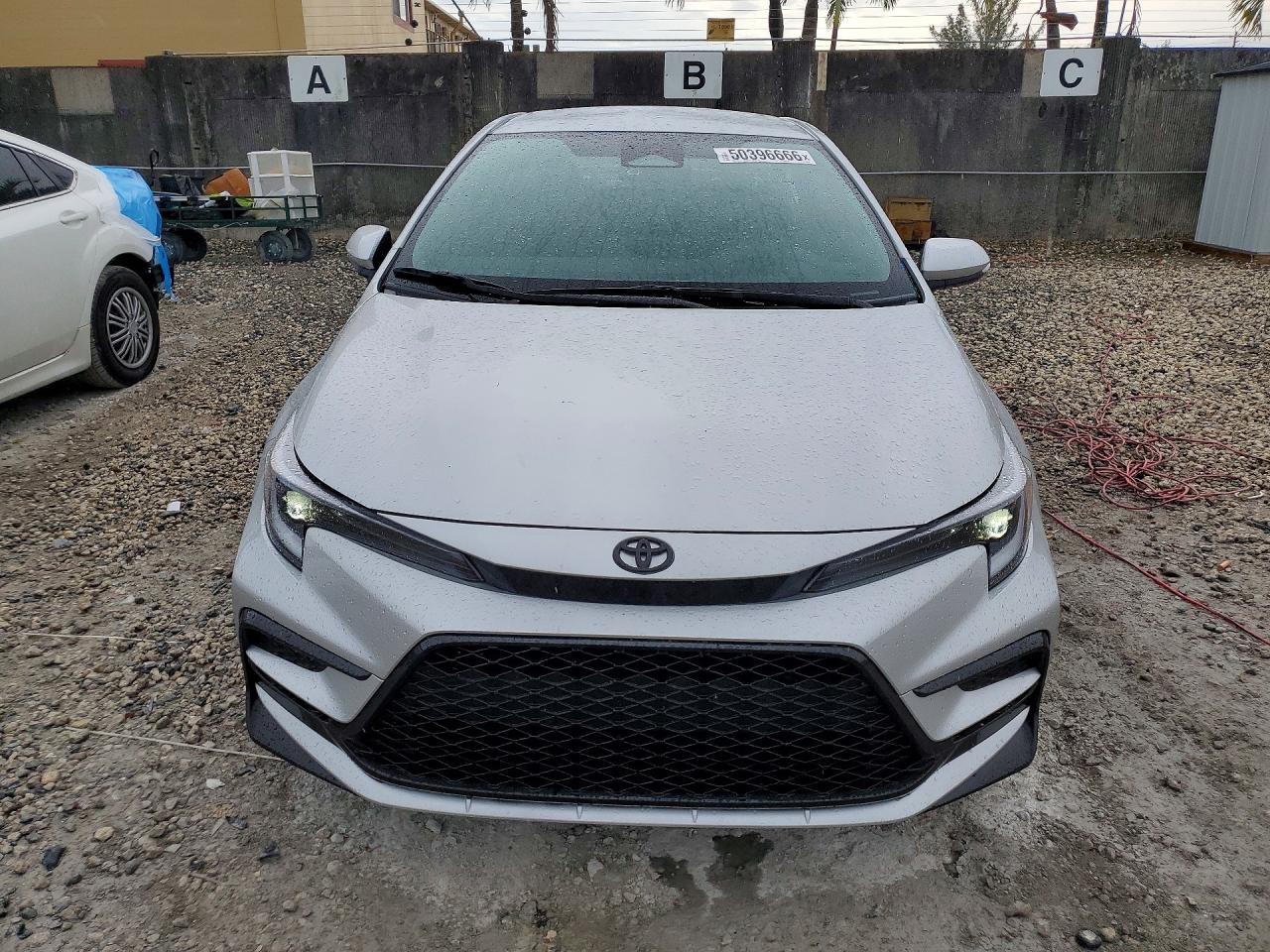2026 Toyota Corolla Se Silver vin: 5YFS4MCE1TP259876