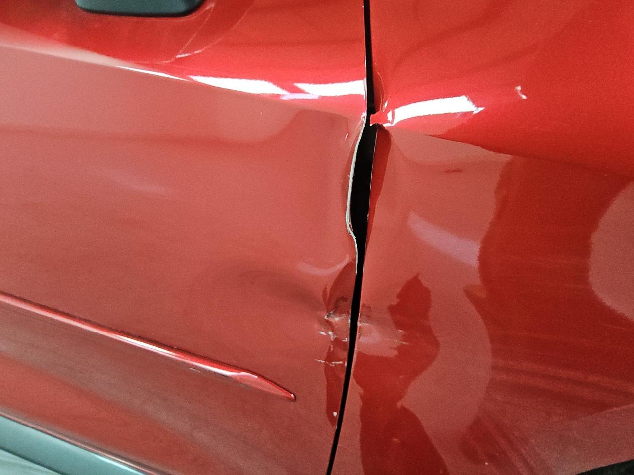 2021 Toyota Corolla Se Red vin: 5YFS4MCE6MP085370 Damage: Right Front Door, Severe Damage, Replacement Required