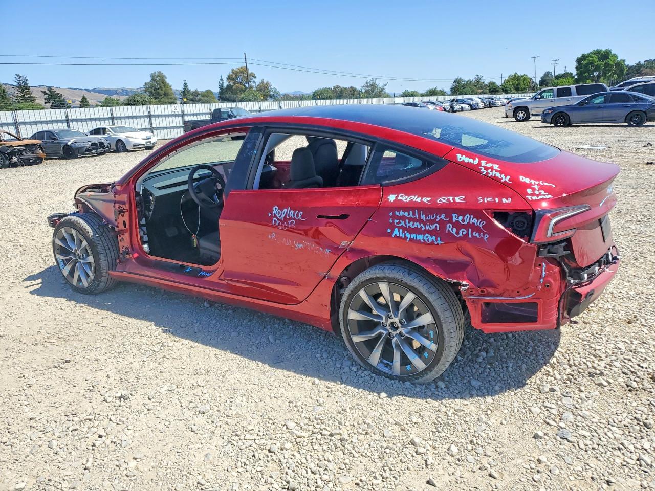 2025 Tesla Model 3 Красный vin: 5YJ3E1EA1SF078118