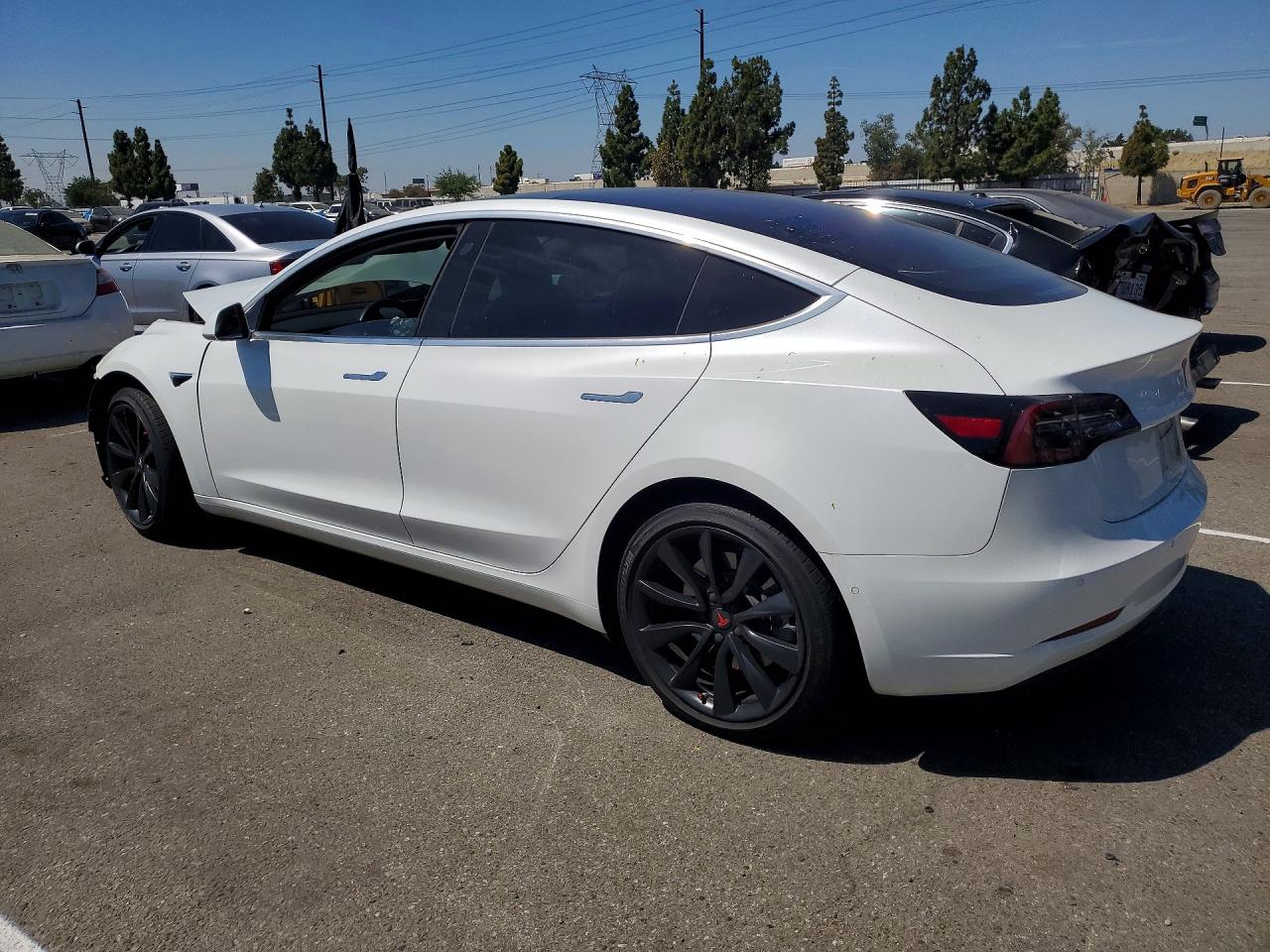 2018 Tesla Model 3 Белый vin: 5YJ3E1EA2JF038726