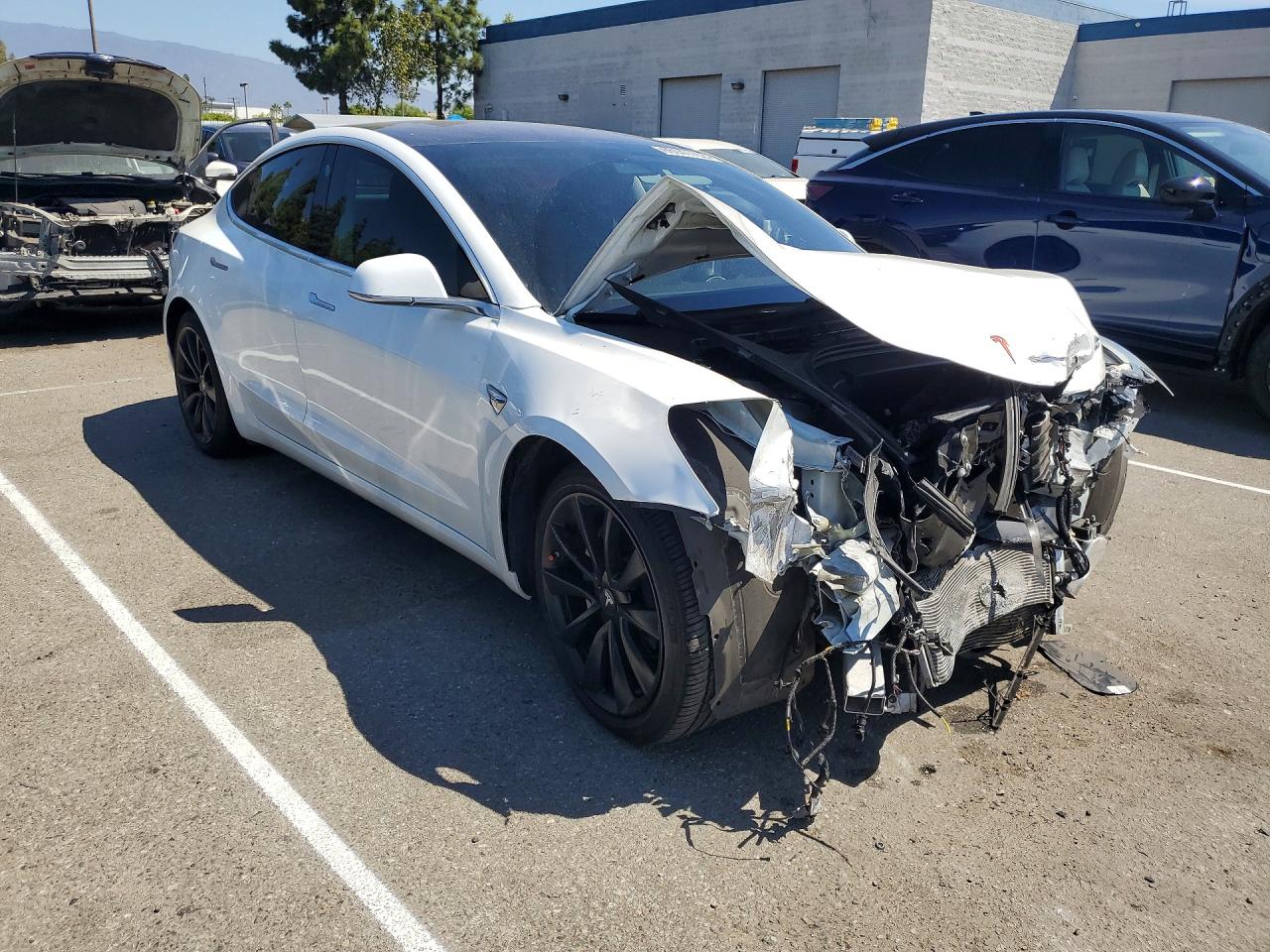 2018 Tesla Model 3 Белый vin: 5YJ3E1EA2JF038726