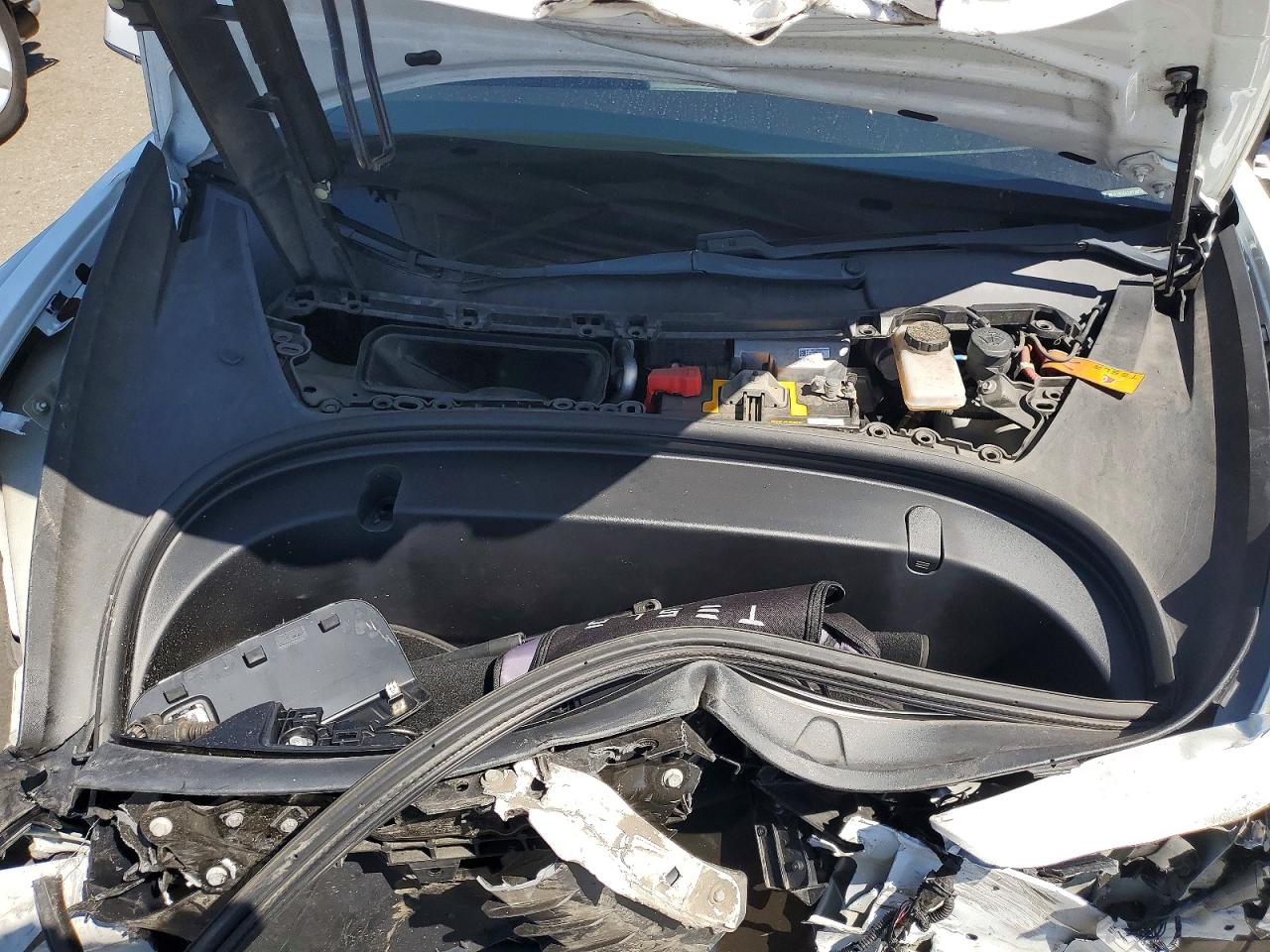2018 Tesla Model 3 Белый vin: 5YJ3E1EA2JF038726