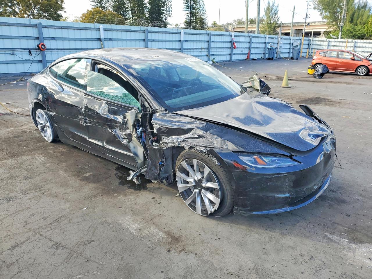 2025 Tesla Model 3 Черный vin: 5YJ3E1EA2SF037027
