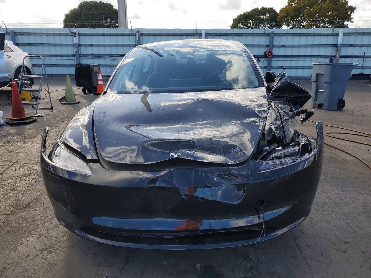 2025 Tesla Model 3 Черный vin: 5YJ3E1EA2SF037027