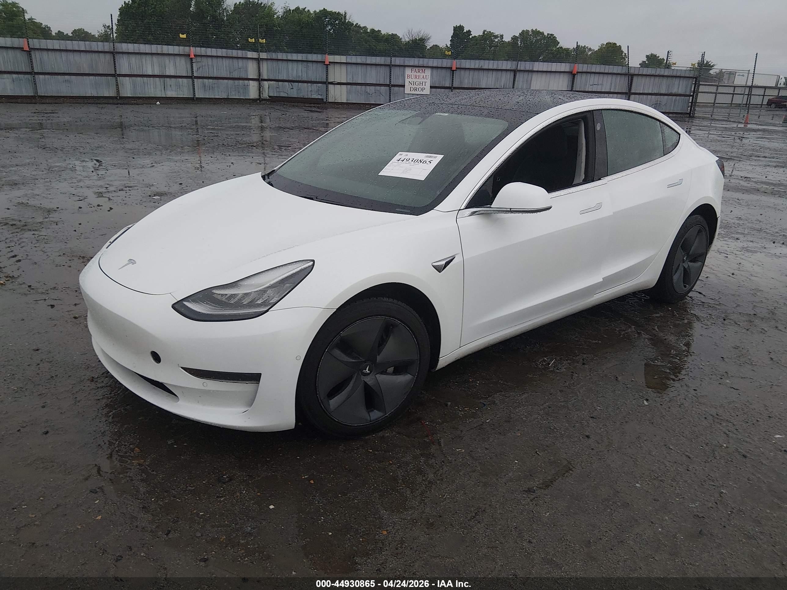 2020 Tesla Model 3 Standard Range Plus Rear-wheel Drive/standard Range Rear-wheel Drive White vin: 5YJ3E1EA3LF792575