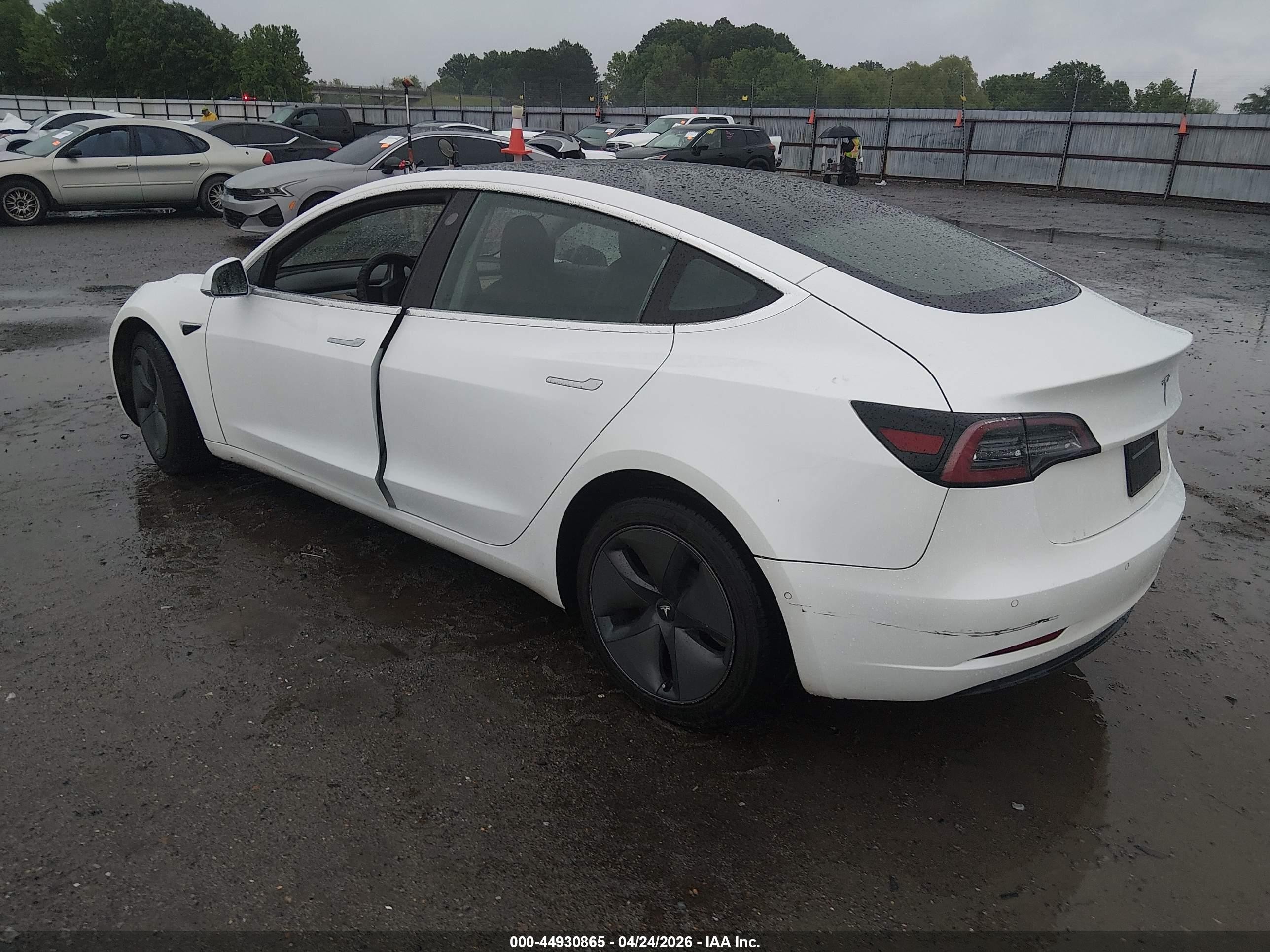 2020 Tesla Model 3 Standard Range Plus Rear-wheel Drive/standard Range Rear-wheel Drive White vin: 5YJ3E1EA3LF792575