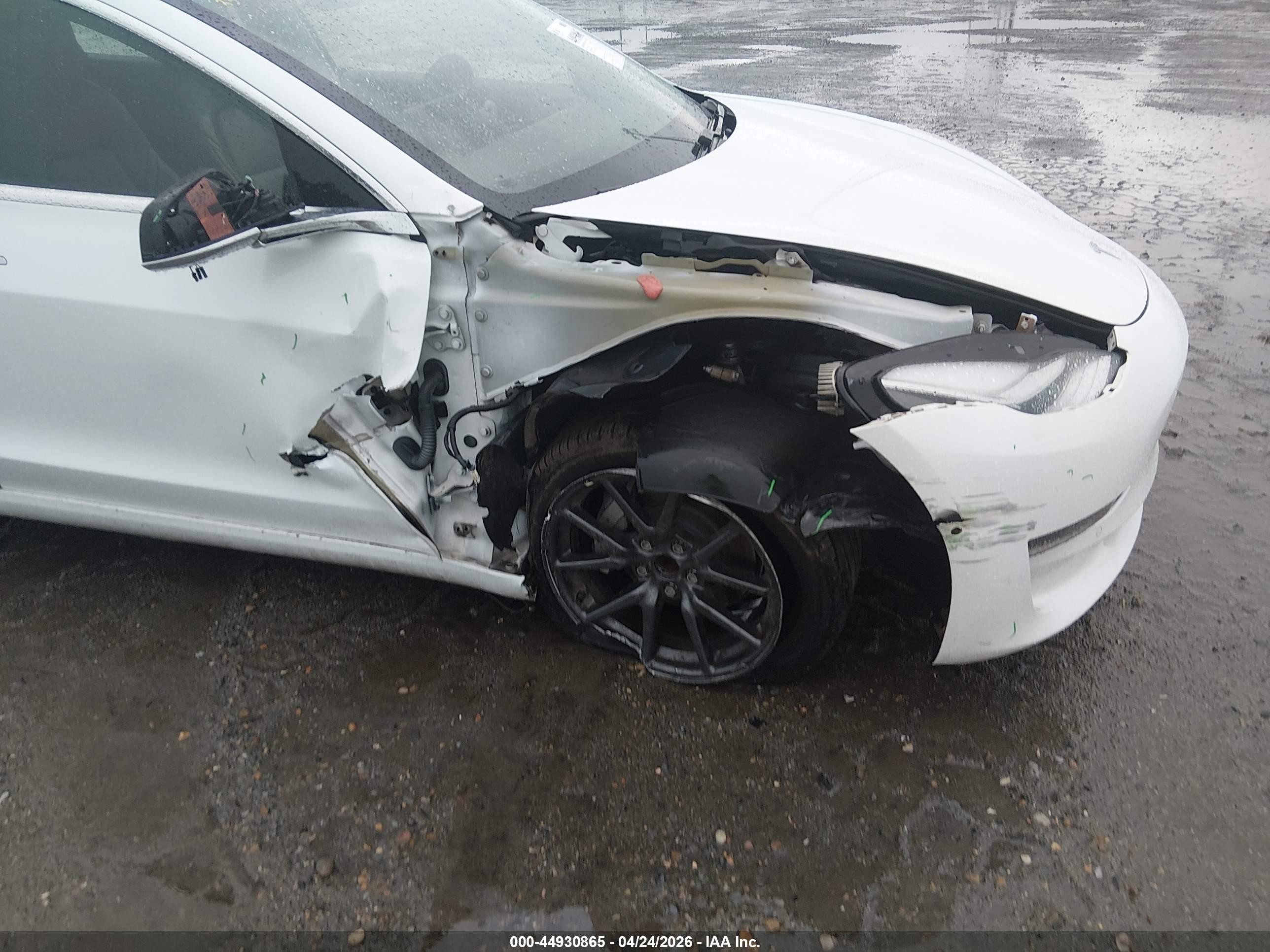2020 Tesla Model 3 Standard Range Plus Rear-wheel Drive/standard Range Rear-wheel Drive White vin: 5YJ3E1EA3LF792575