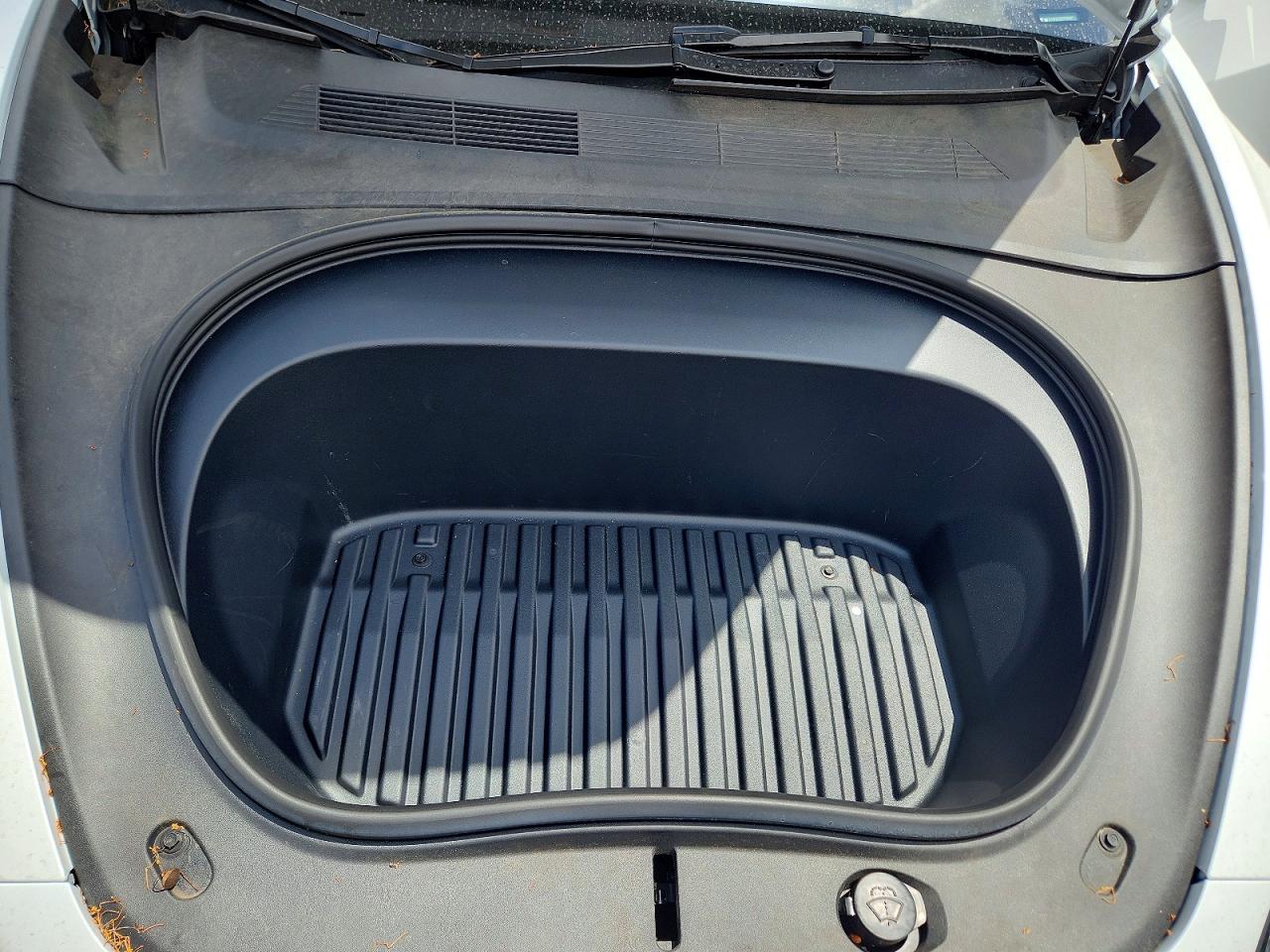 2025 Tesla Model 3 White vin: 5YJ3E1EA3SF009401