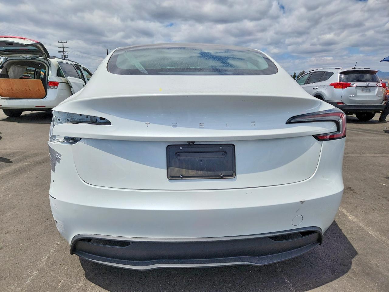 2025 Tesla Model 3 White vin: 5YJ3E1EA3SF009401