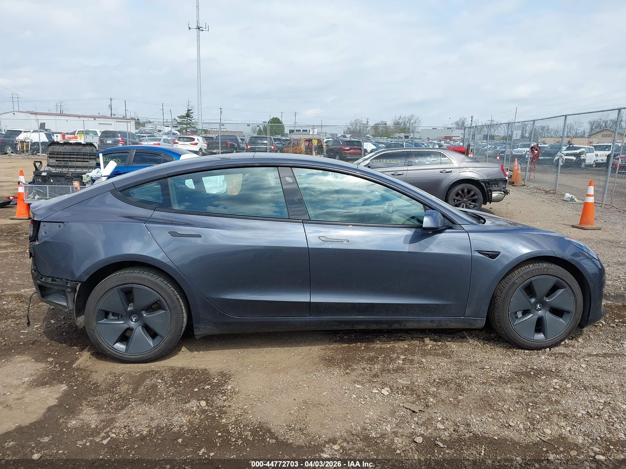 2021 Tesla Model 3 Standard Range Plus Rear-wheel Drive Gray vin: 5YJ3E1EA6MF095502