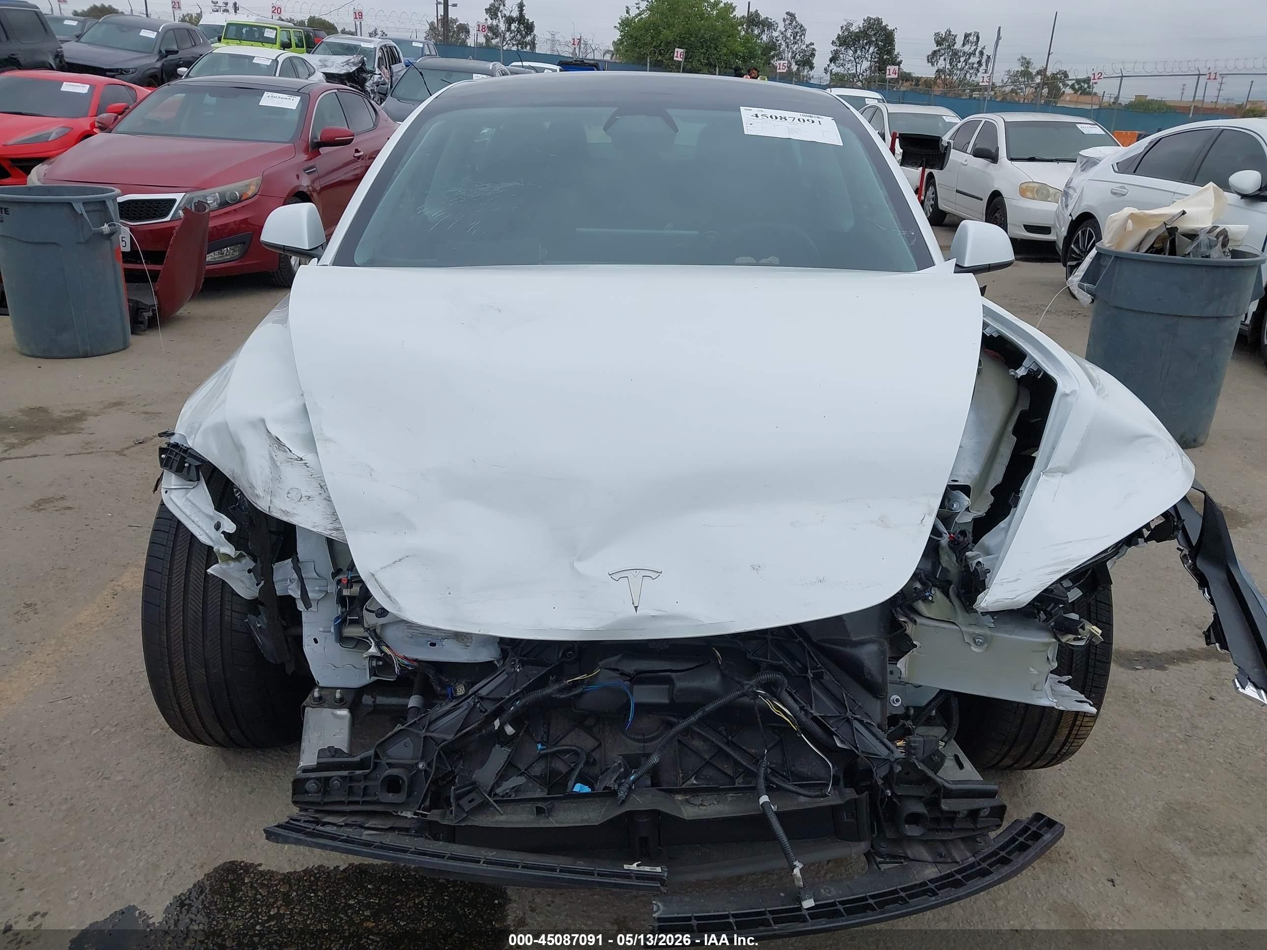 2025 Tesla Model 3 Long Range Rear-wheel Drive/standard Rear-wheel Drive White vin: 5YJ3E1EA6SF005231