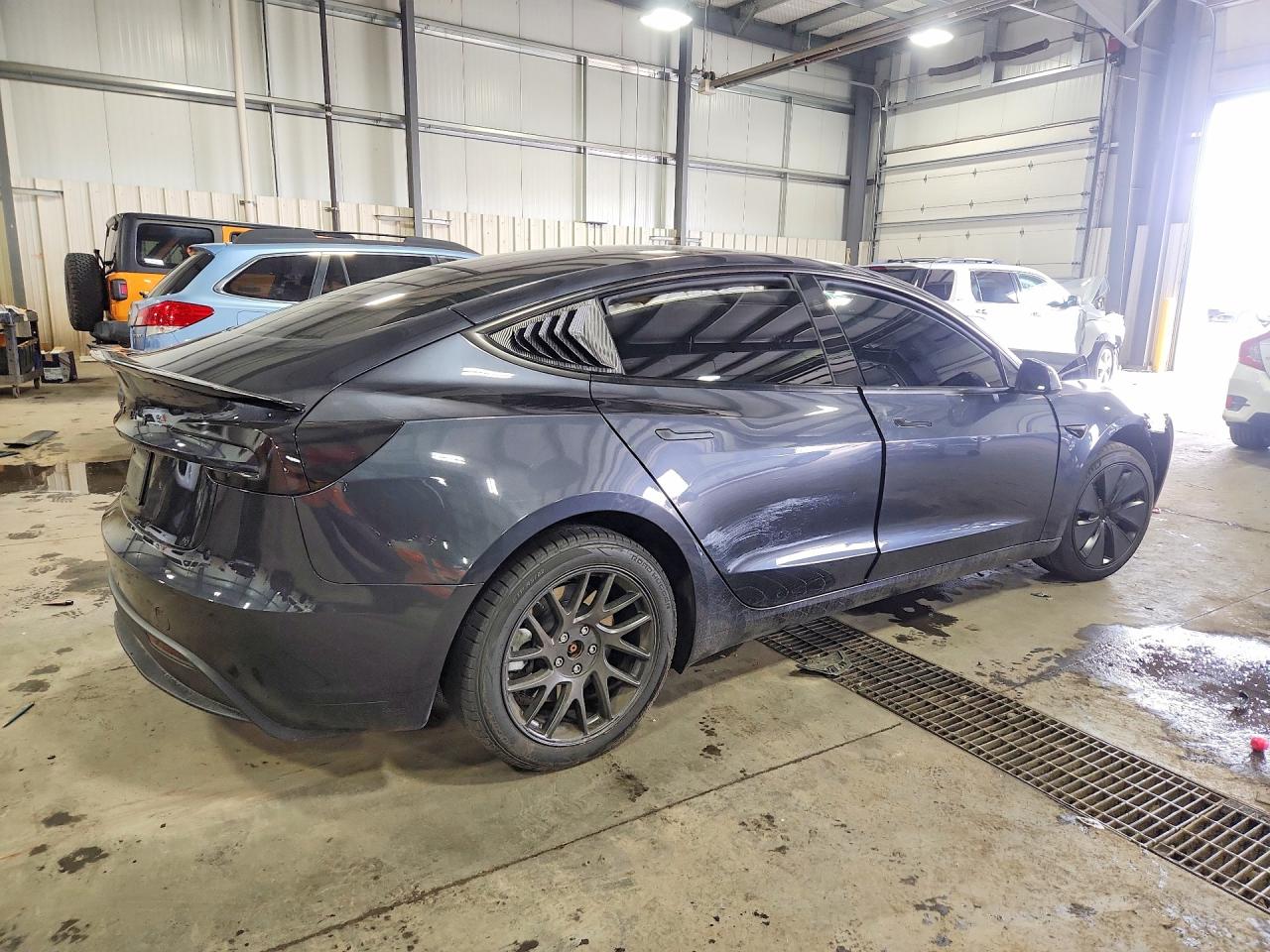 2025 Tesla Model 3 Gray vin: 5YJ3E1EA8SF040059