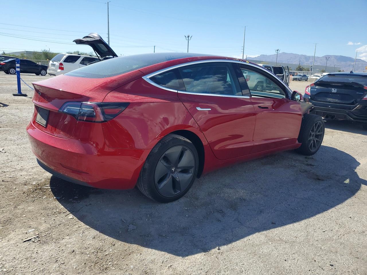 2019 Tesla Model 3 Red vin: 5YJ3E1EA9KF447193