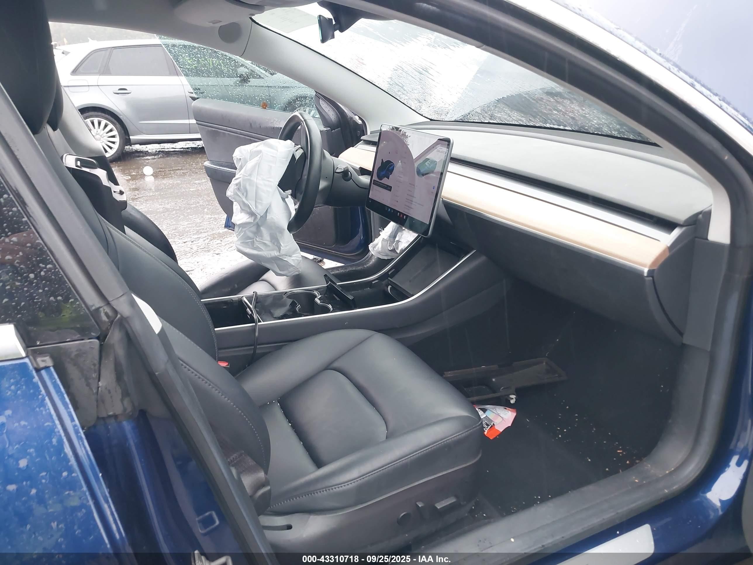 2018 Tesla Model 3 Long Range/mid Range Синий vin: 5YJ3E1EAXJF016960