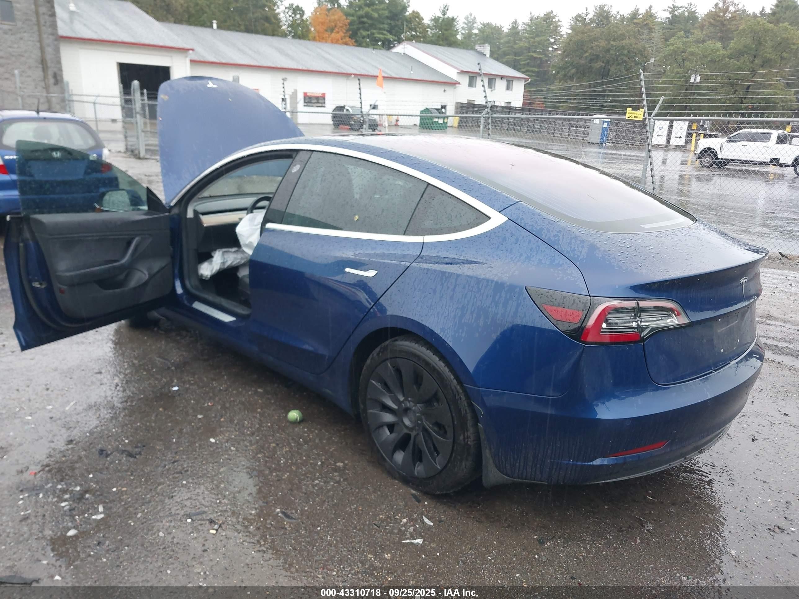 2018 Tesla Model 3 Long Range/mid Range Синий vin: 5YJ3E1EAXJF016960