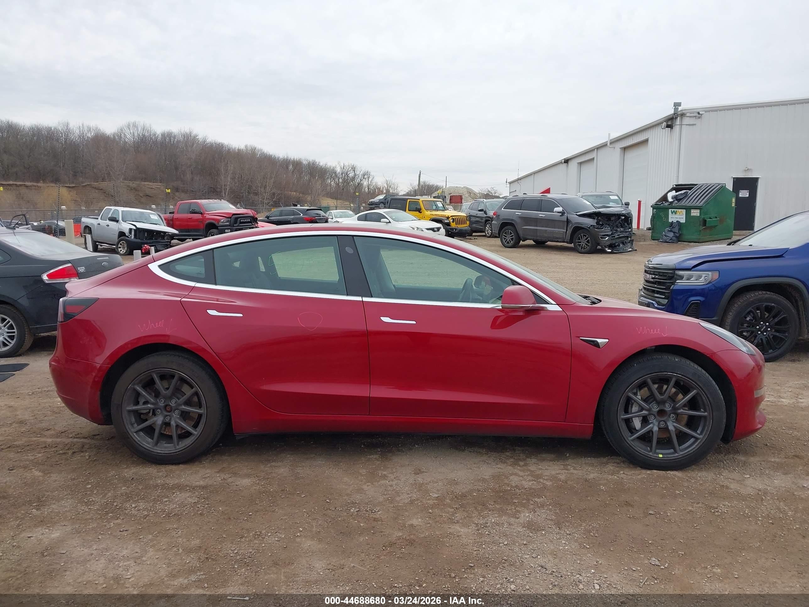 2019 Tesla Model 3 Long Range/mid Range/standard Range/standard Range Plus Красный vin: 5YJ3E1EAXKF482843