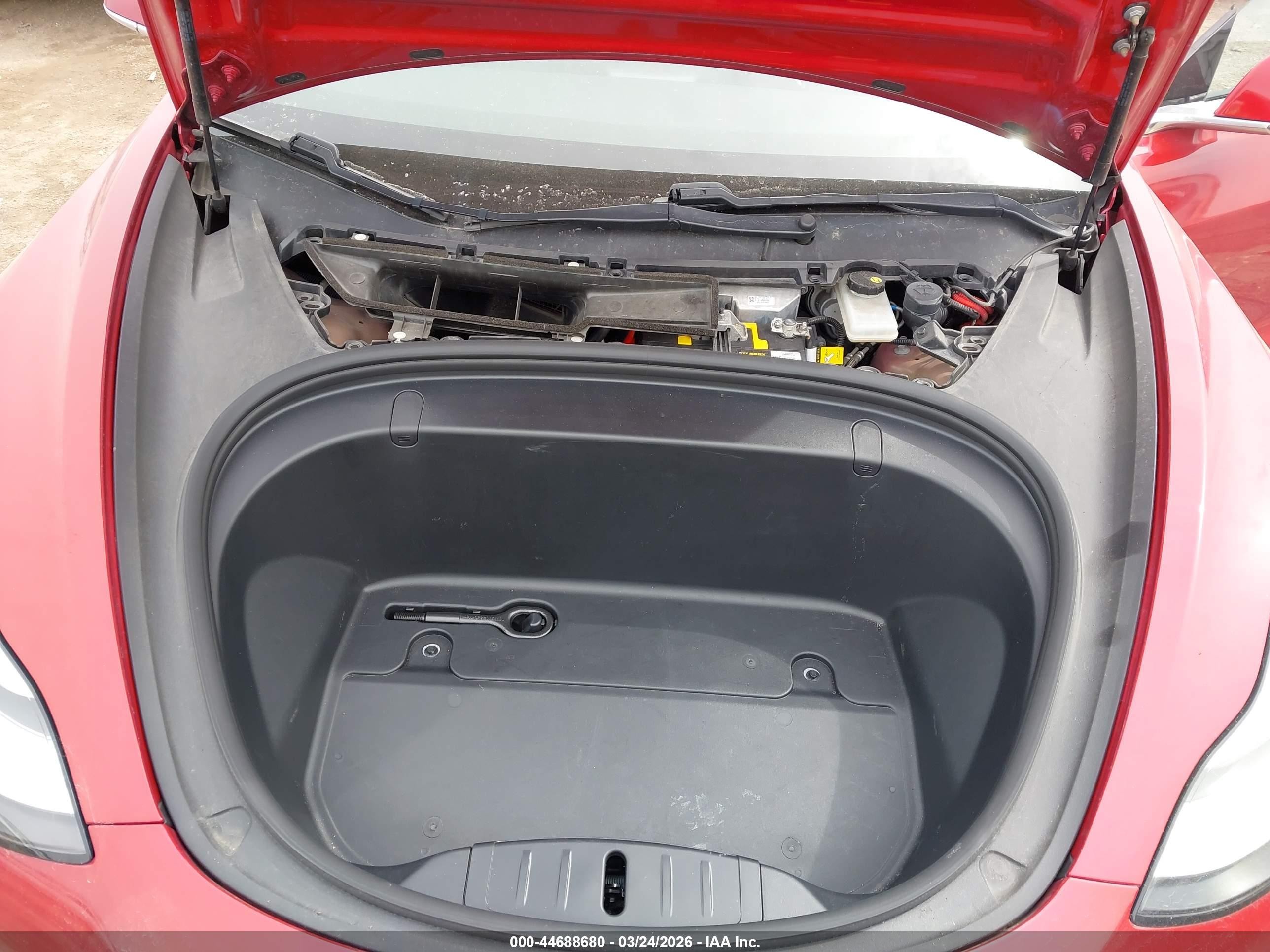 2019 Tesla Model 3 Long Range/mid Range/standard Range/standard Range Plus Красный vin: 5YJ3E1EAXKF482843