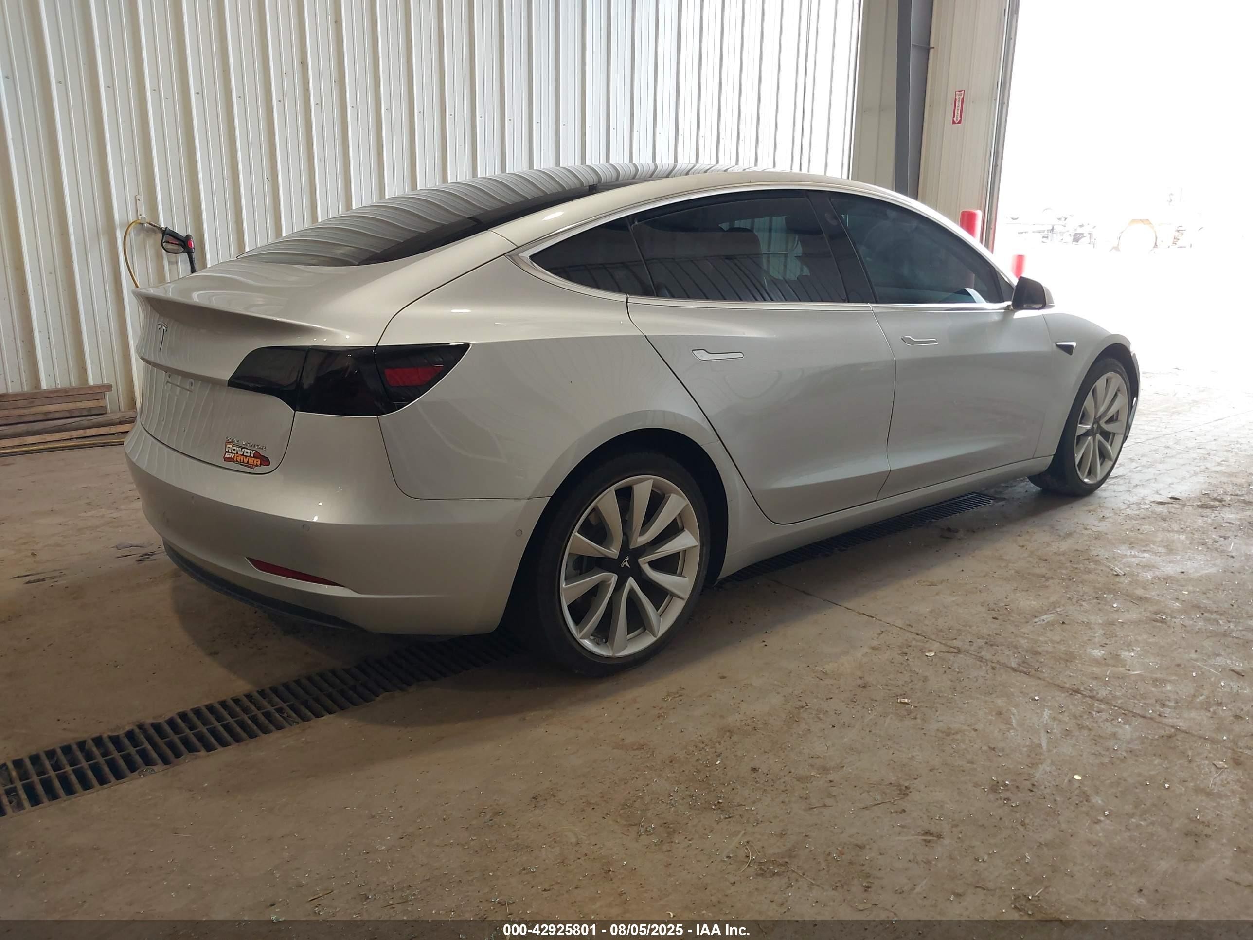 2018 Tesla Model 3 Long Range/performance Серебряный vin: 5YJ3E1EB0JF069157