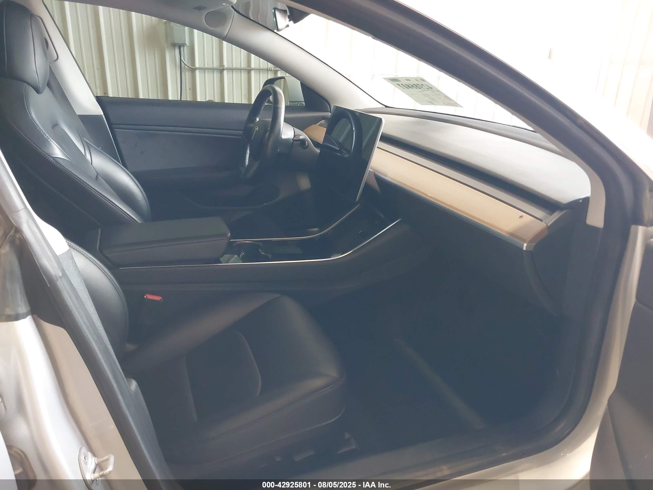 2018 Tesla Model 3 Long Range/performance Серебряный vin: 5YJ3E1EB0JF069157