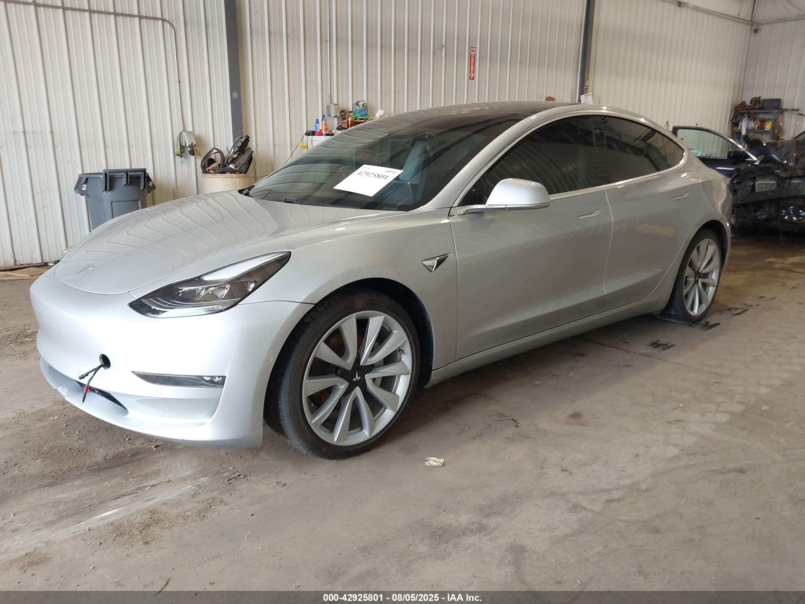2018 Tesla Model 3 Long Range/performance Серебряный vin: 5YJ3E1EB0JF069157