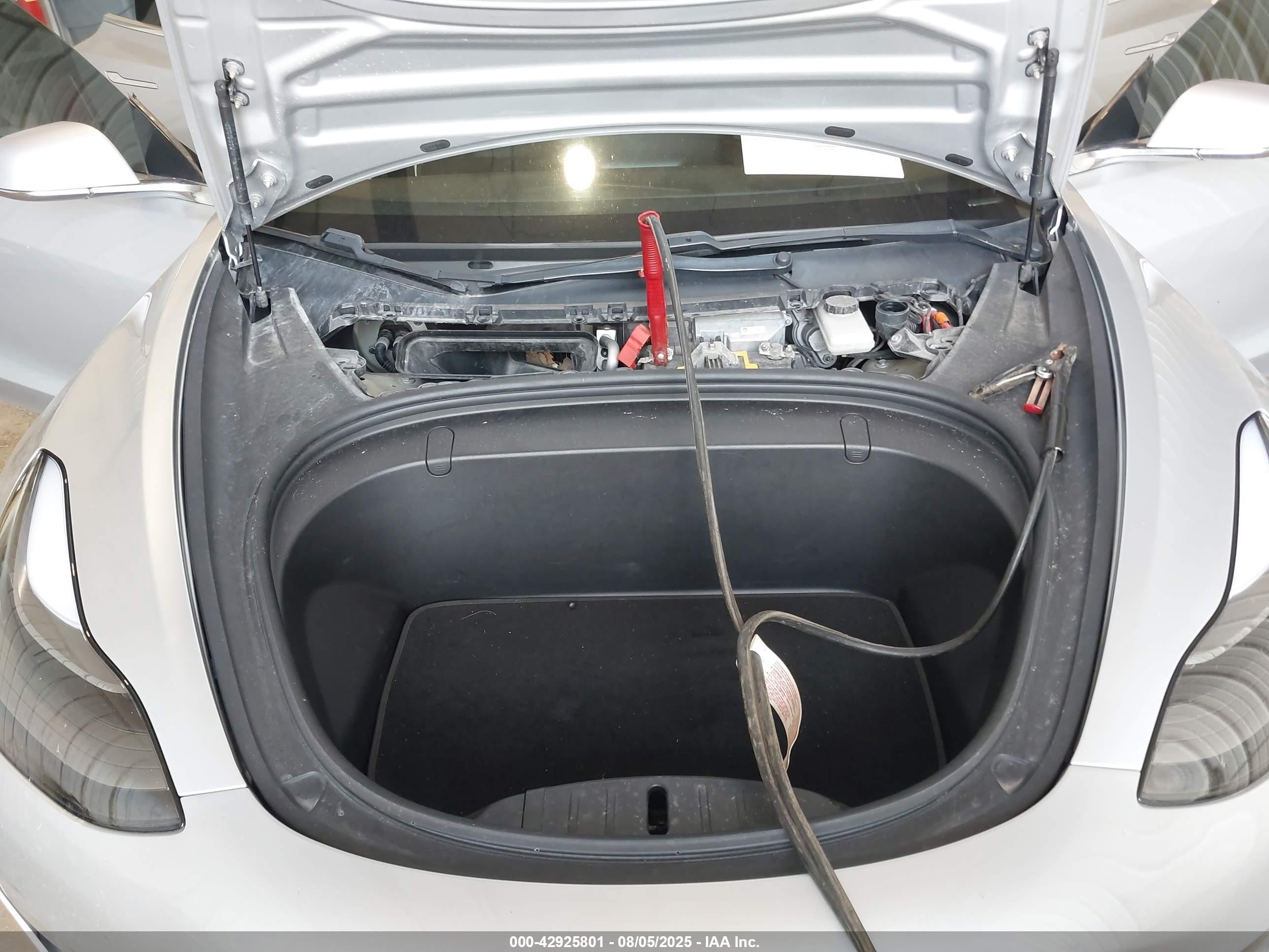 2018 Tesla Model 3 Long Range/performance Серебряный vin: 5YJ3E1EB0JF069157