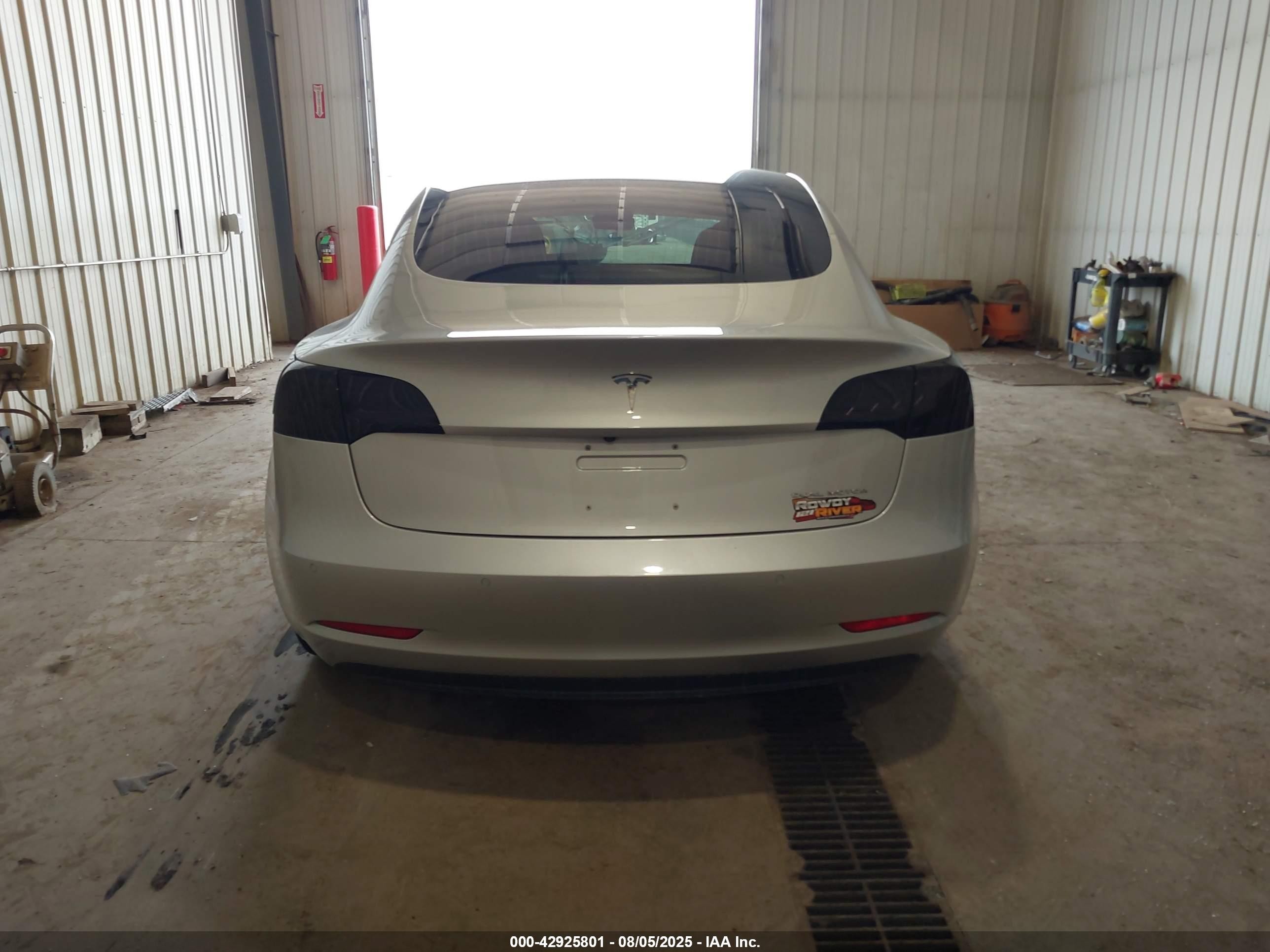 2018 Tesla Model 3 Long Range/performance Серебряный vin: 5YJ3E1EB0JF069157