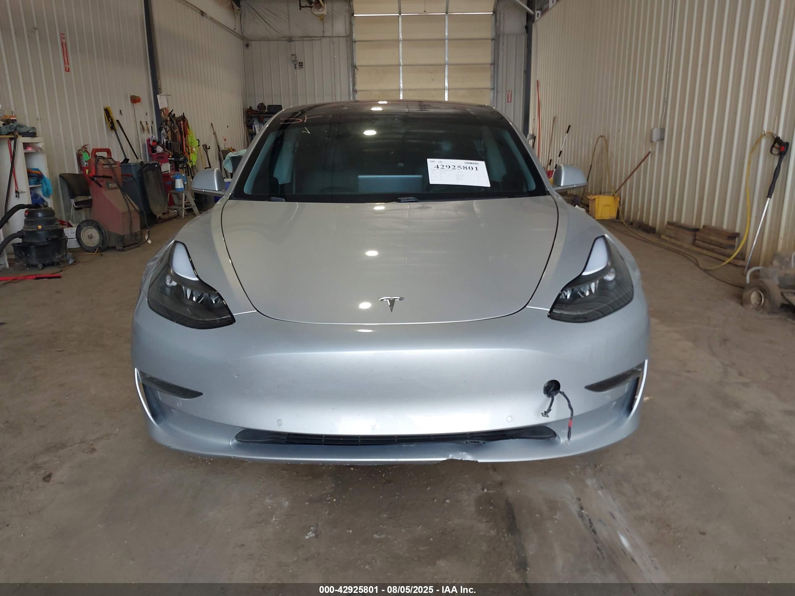 2018 Tesla Model 3 Long Range/performance Серебряный vin: 5YJ3E1EB0JF069157