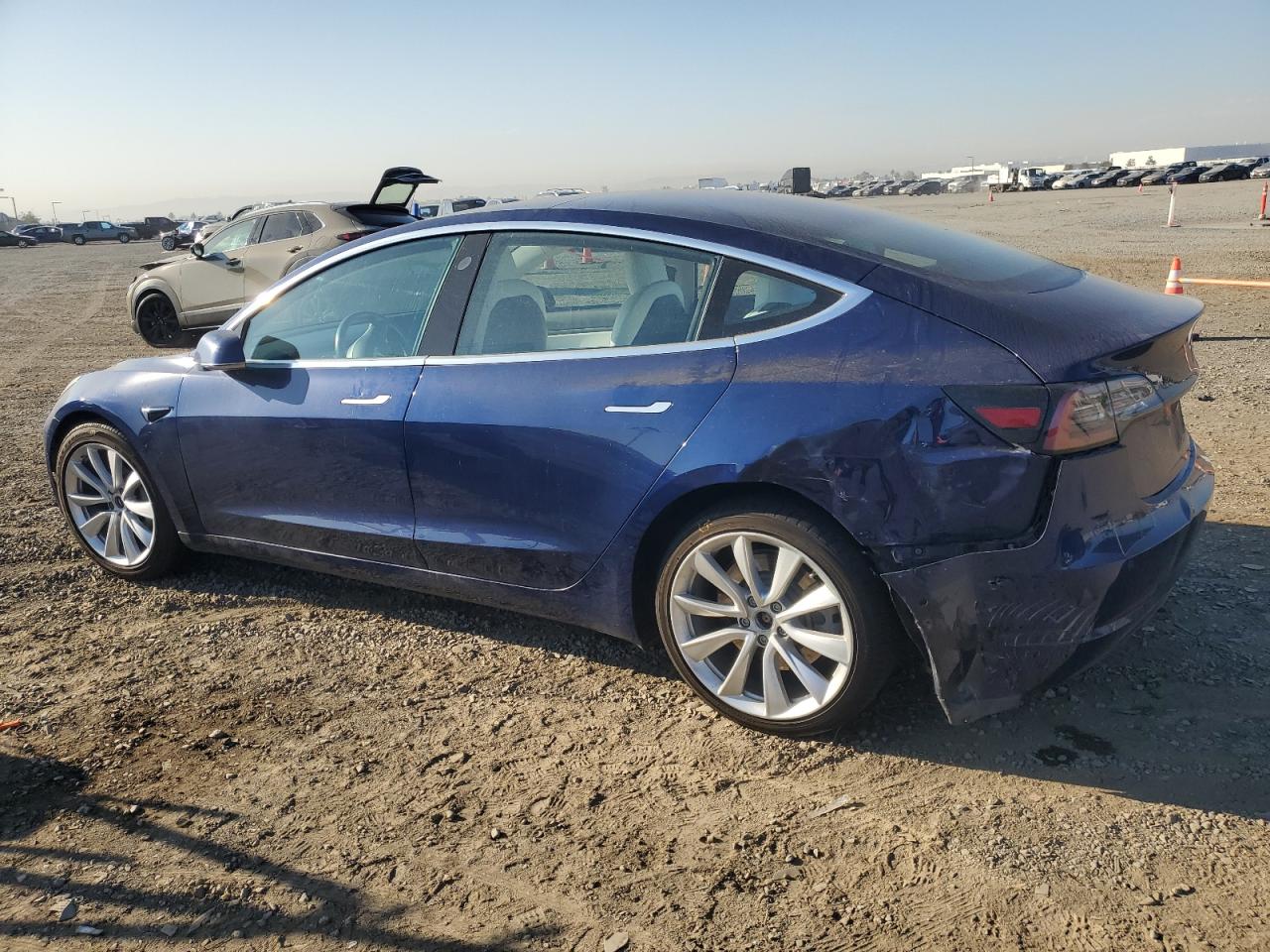 2018 Tesla Model 3 Синий vin: 5YJ3E1EB1JF135408