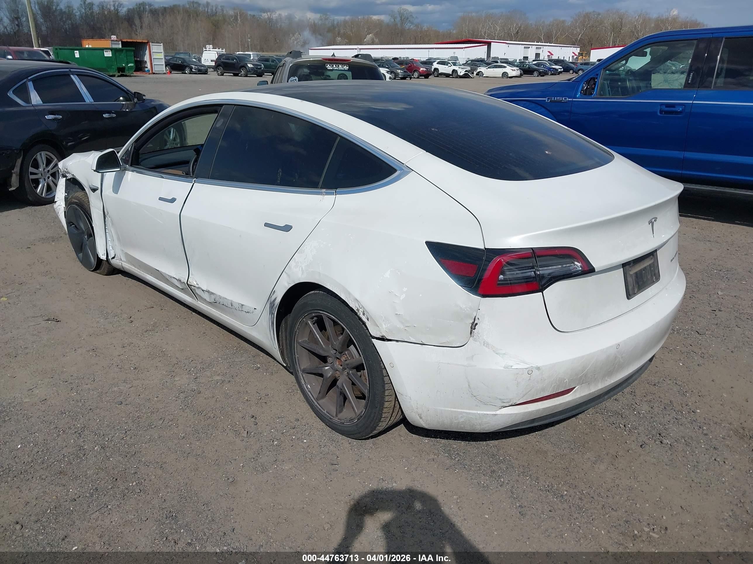 2019 Tesla Model 3 Long Range/performance Белый vin: 5YJ3E1EB1KF494016