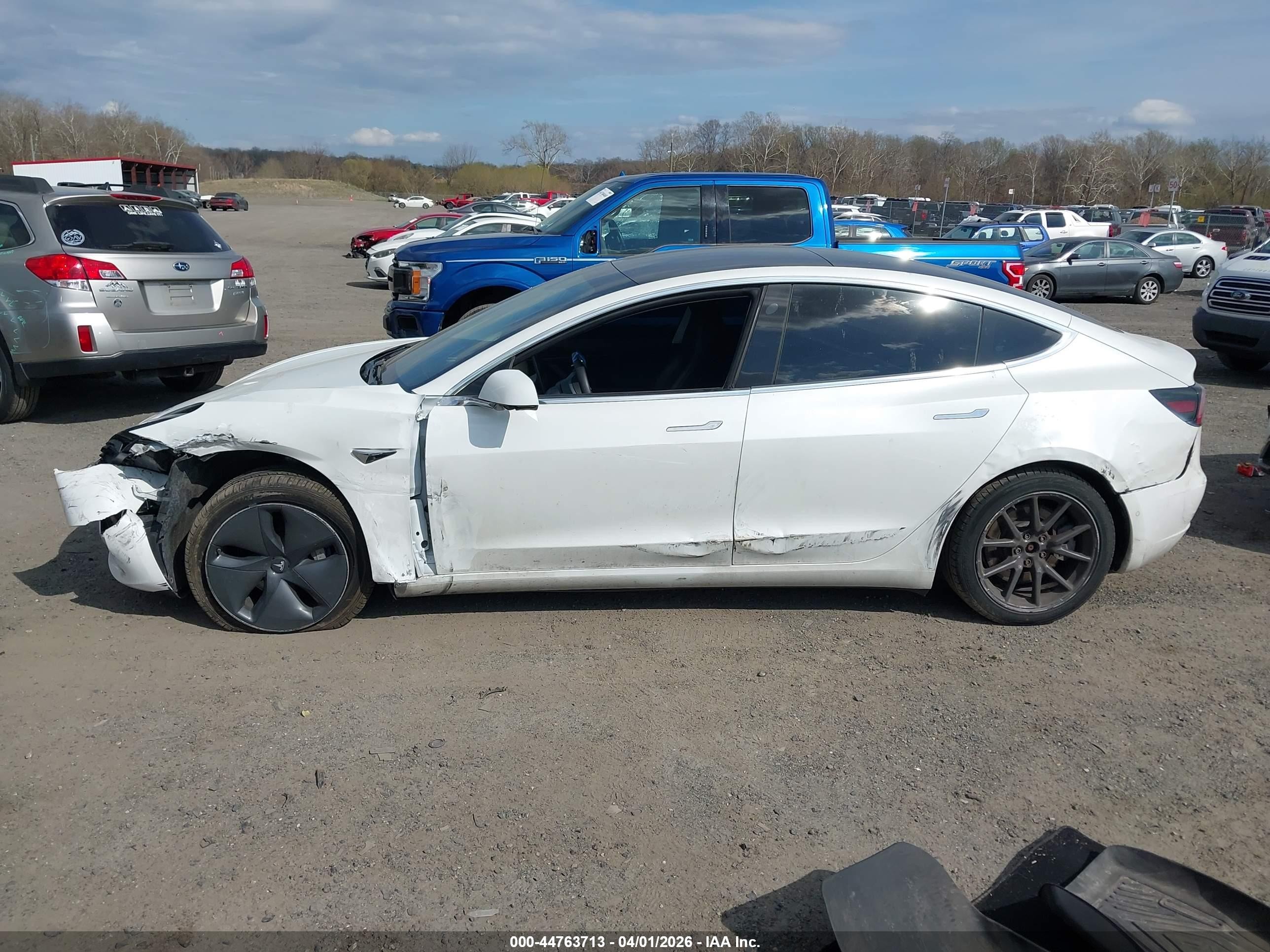 2019 Tesla Model 3 Long Range/performance Белый vin: 5YJ3E1EB1KF494016
