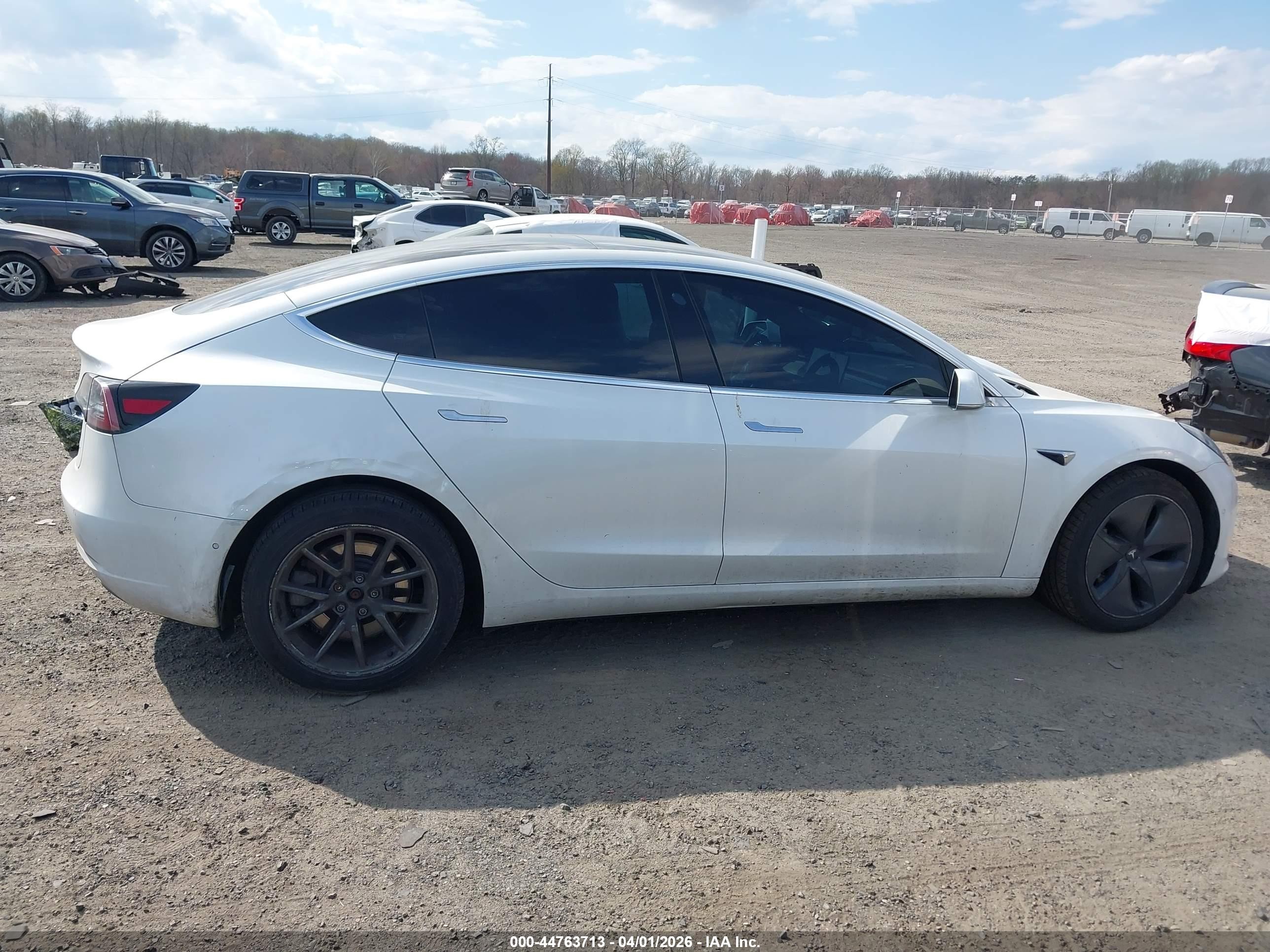 2019 Tesla Model 3 Long Range/performance Белый vin: 5YJ3E1EB1KF494016