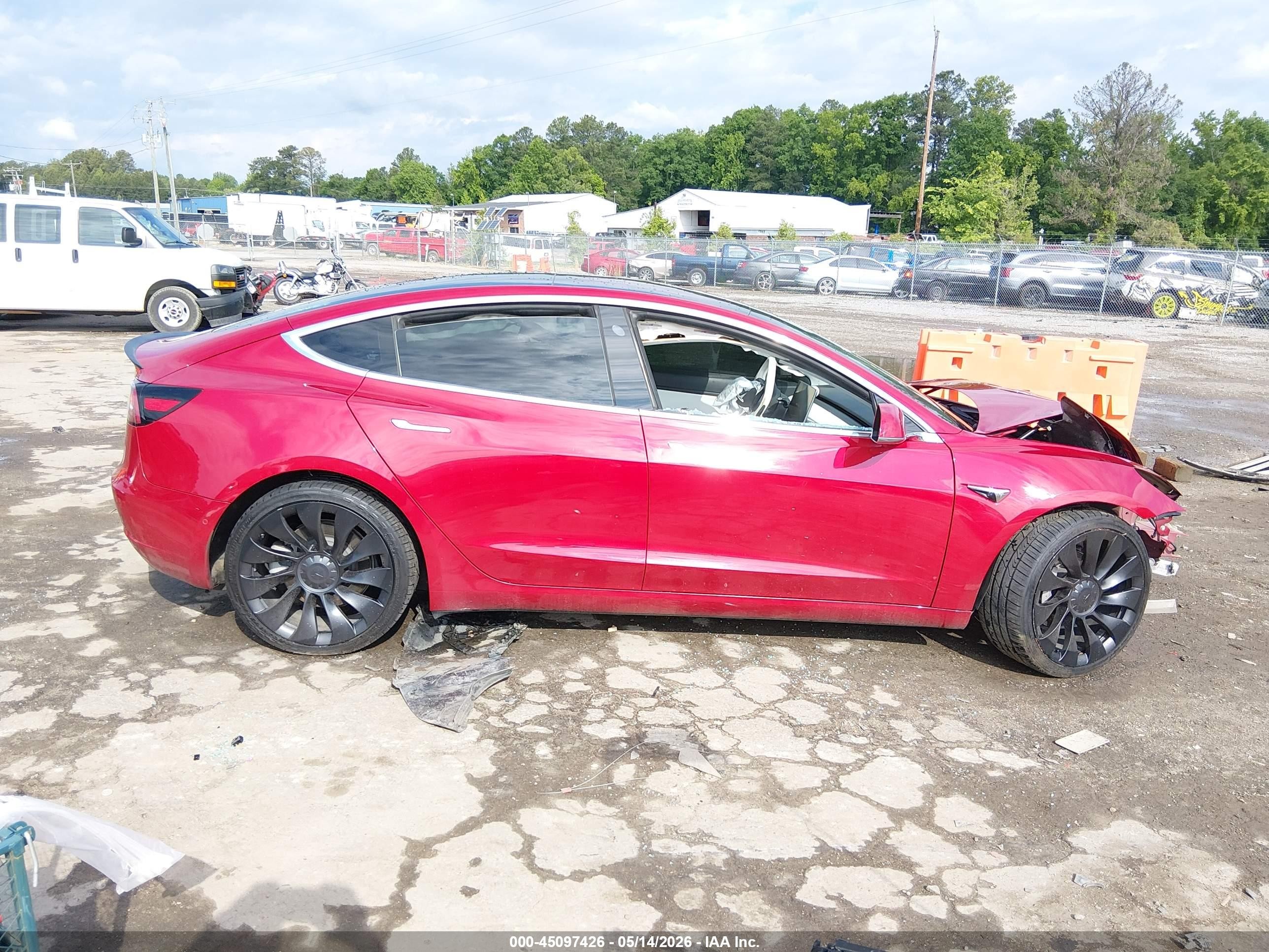 2018 Tesla Model 3 Long Range/performance Красный vin: 5YJ3E1EB3JF135216