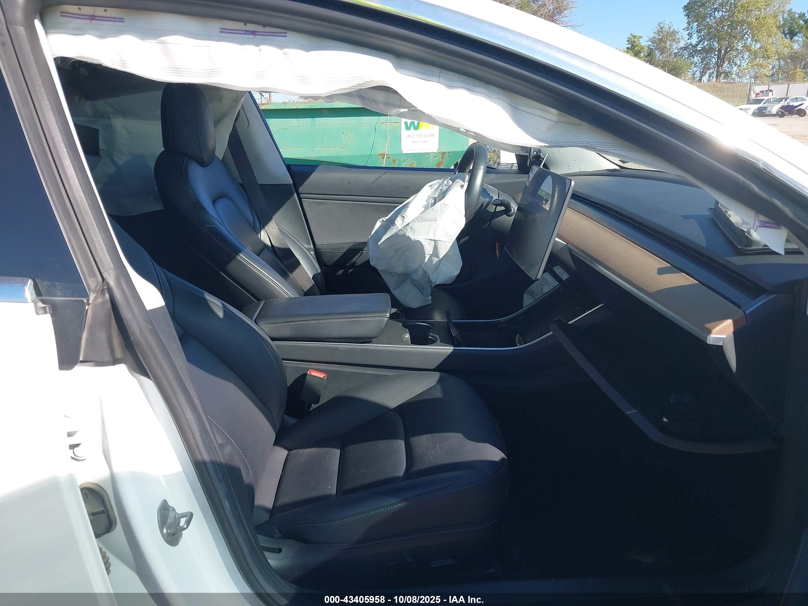 2018 Tesla Model 3 Long Range/performance White vin: 5YJ3E1EB5JF067193