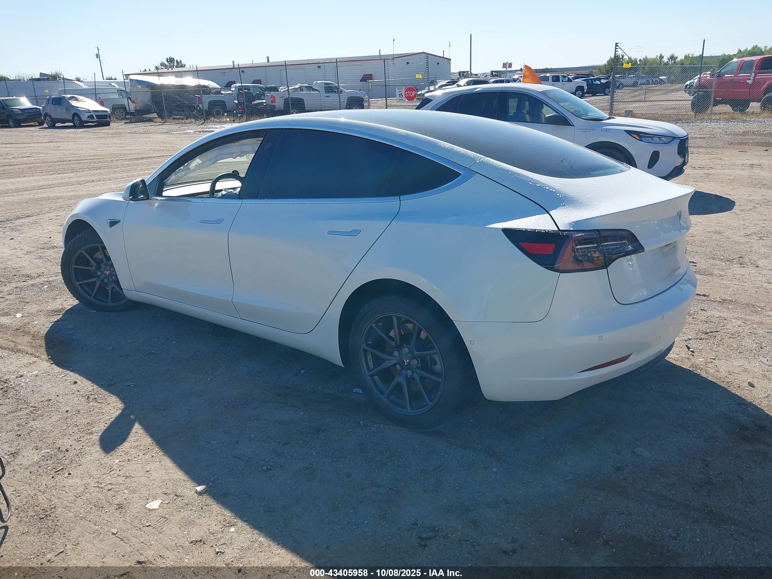 2018 Tesla Model 3 Long Range/performance White vin: 5YJ3E1EB5JF067193