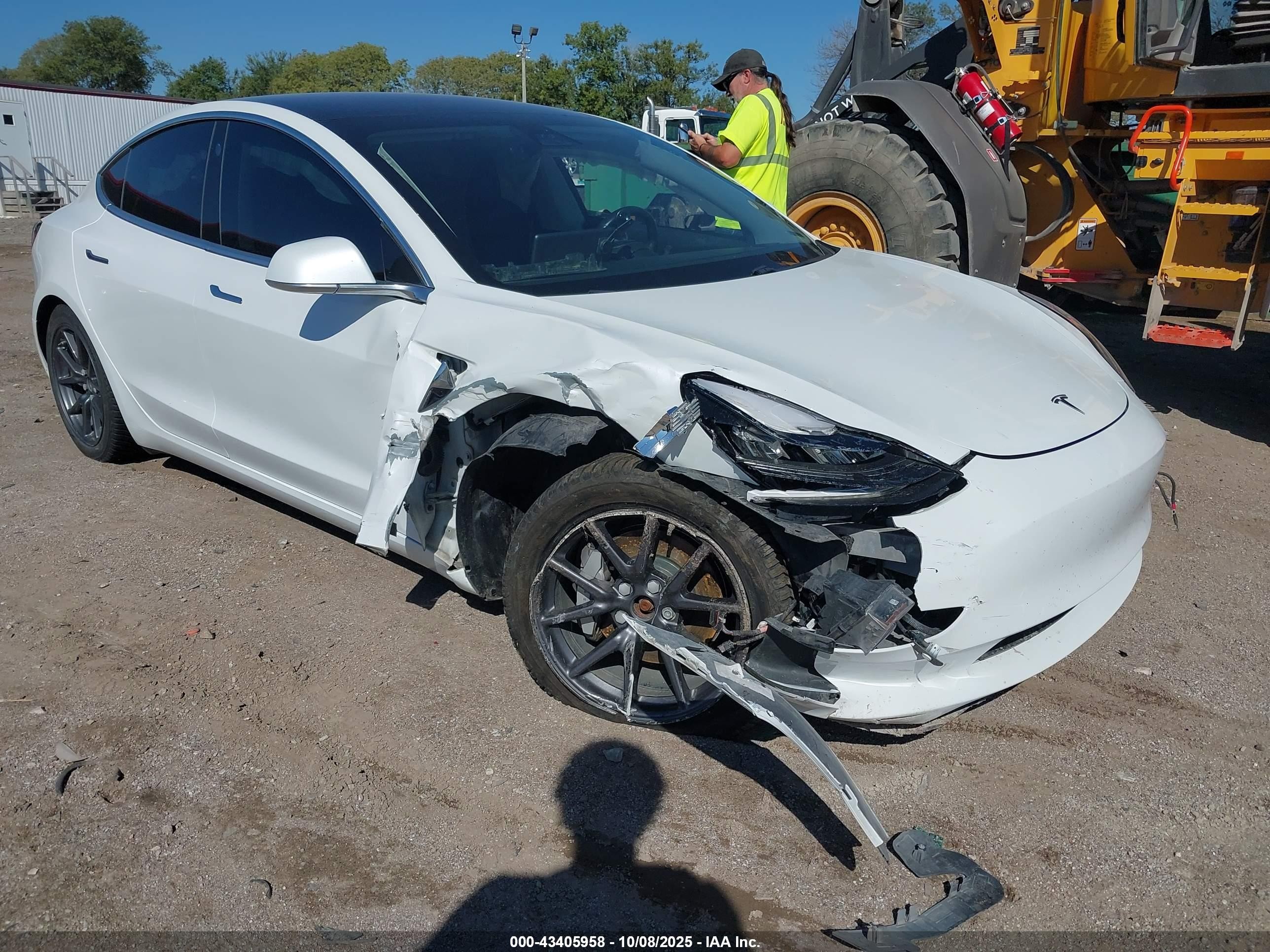 2018 Tesla Model 3 Long Range/performance White vin: 5YJ3E1EB5JF067193