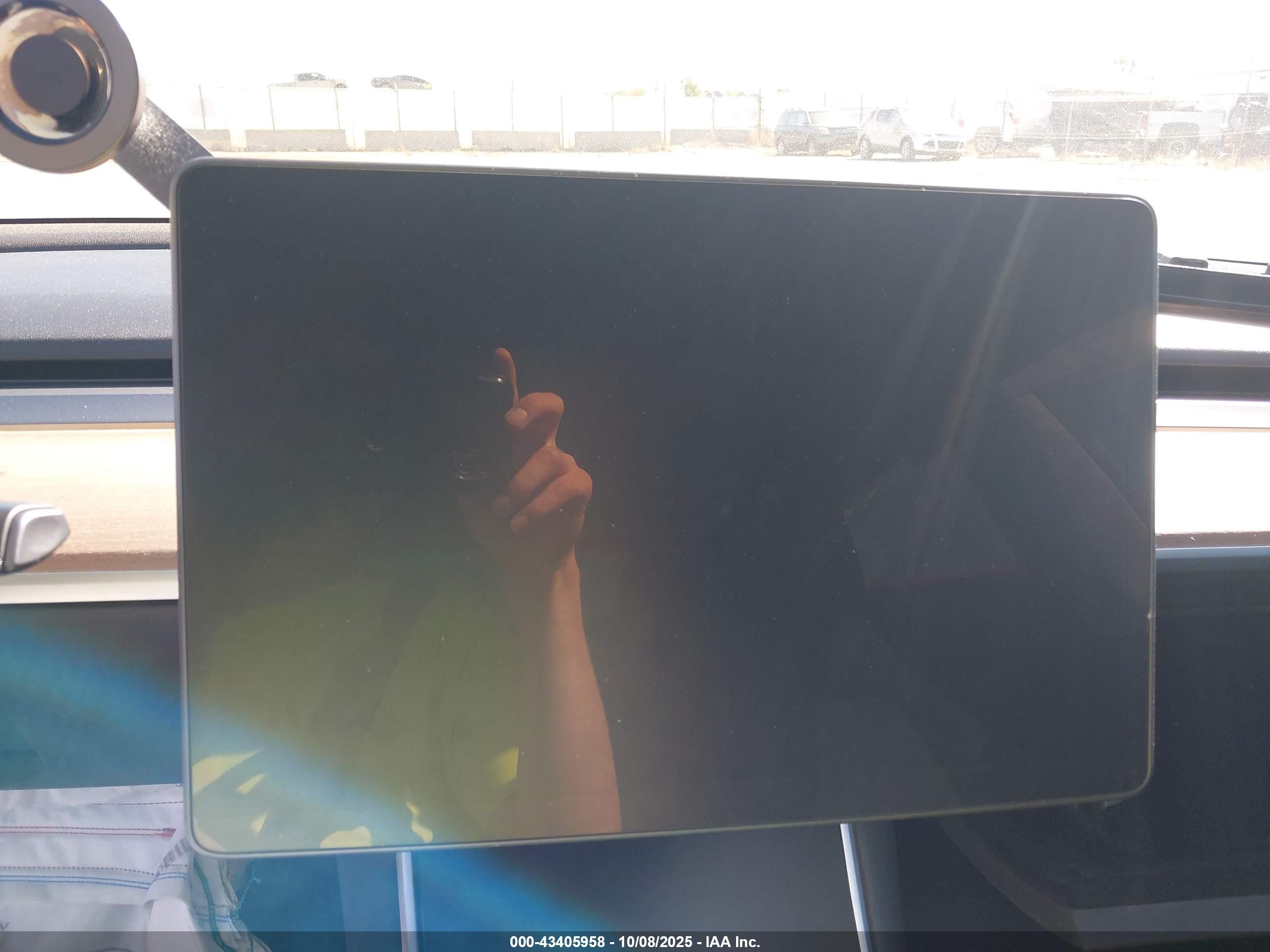 2018 Tesla Model 3 Long Range/performance White vin: 5YJ3E1EB5JF067193