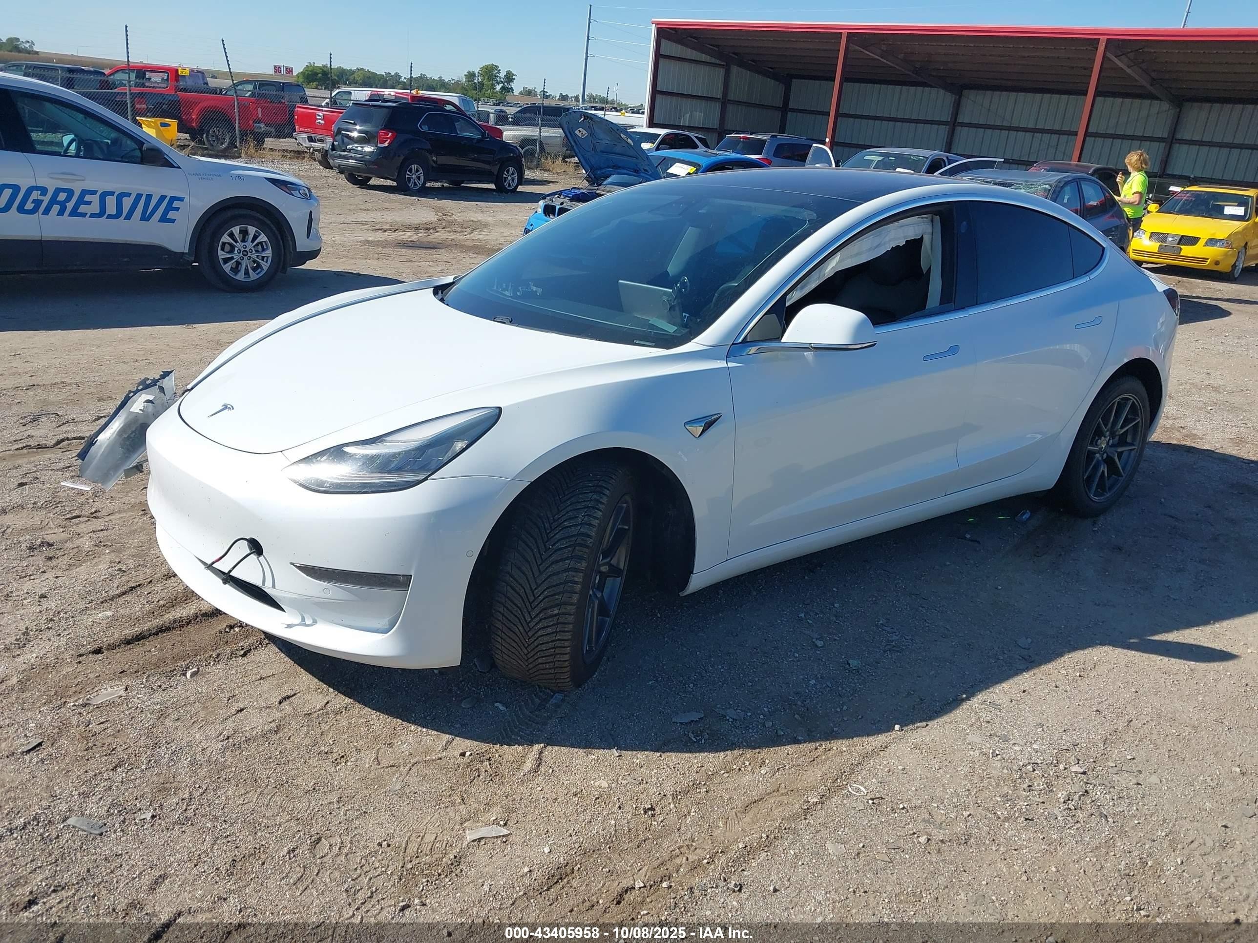 2018 Tesla Model 3 Long Range/performance White vin: 5YJ3E1EB5JF067193