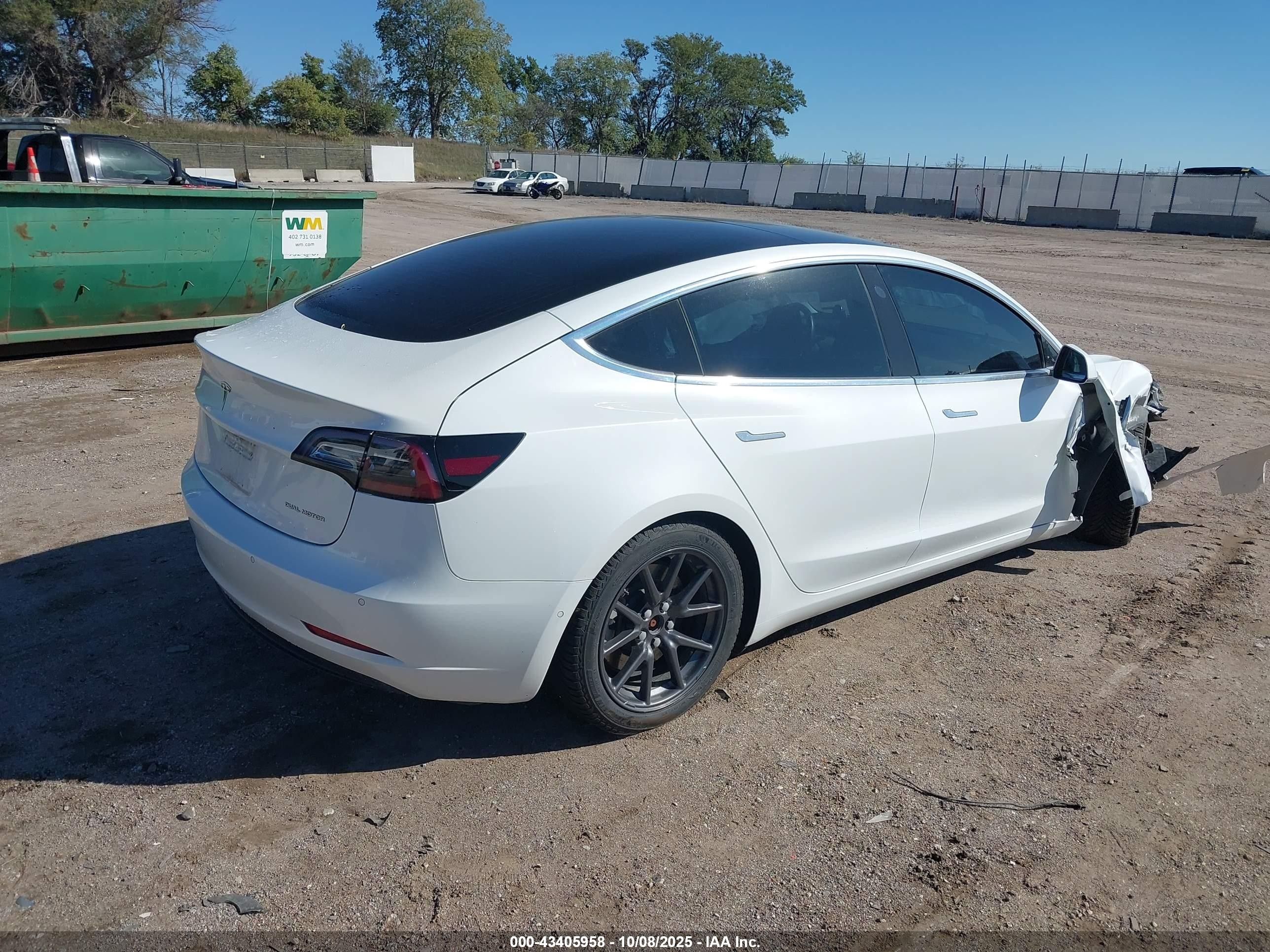 2018 Tesla Model 3 Long Range/performance White vin: 5YJ3E1EB5JF067193