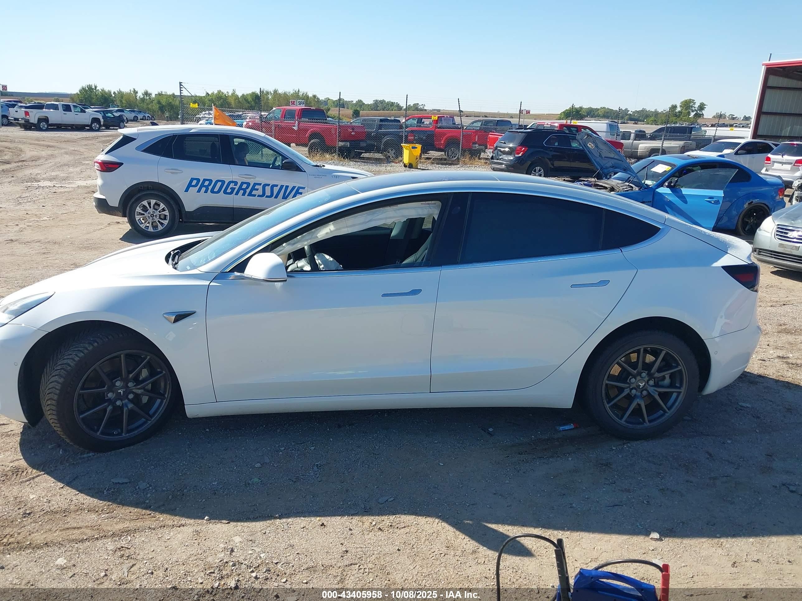 2018 Tesla Model 3 Long Range/performance White vin: 5YJ3E1EB5JF067193