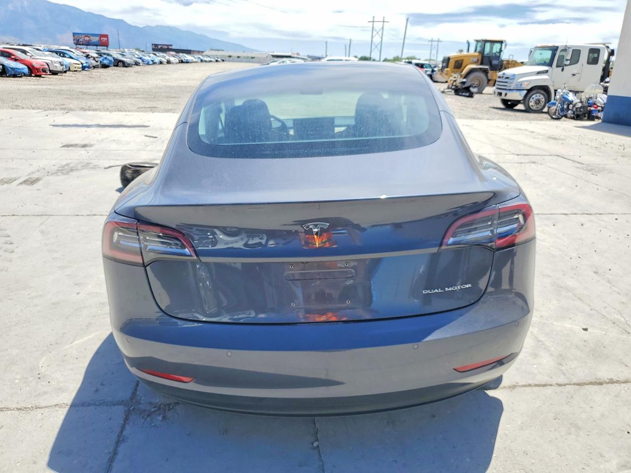 2018 Tesla Model 3 Gray vin: 5YJ3E1EB5JF093180