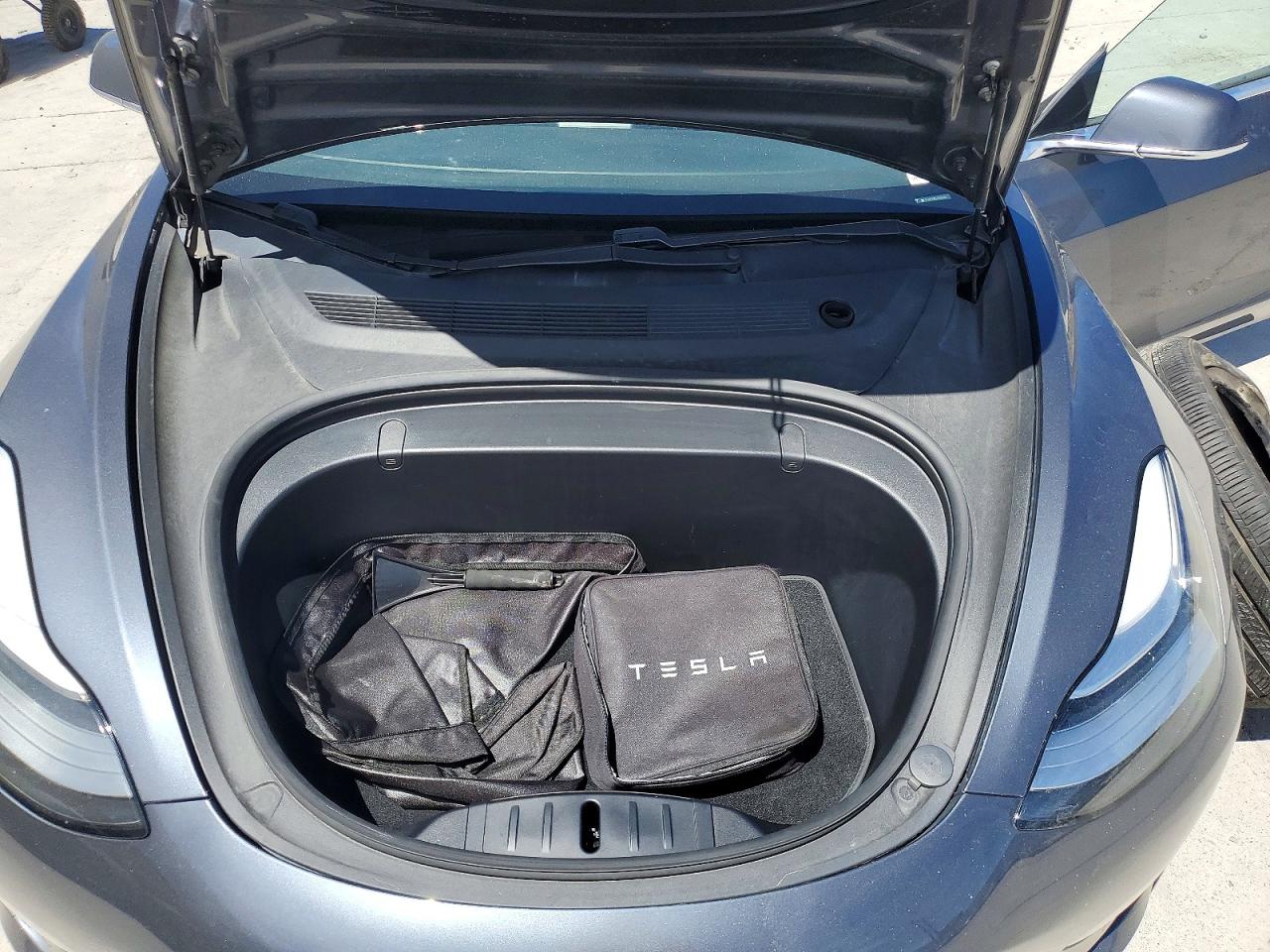 2018 Tesla Model 3 Gray vin: 5YJ3E1EB5JF093180