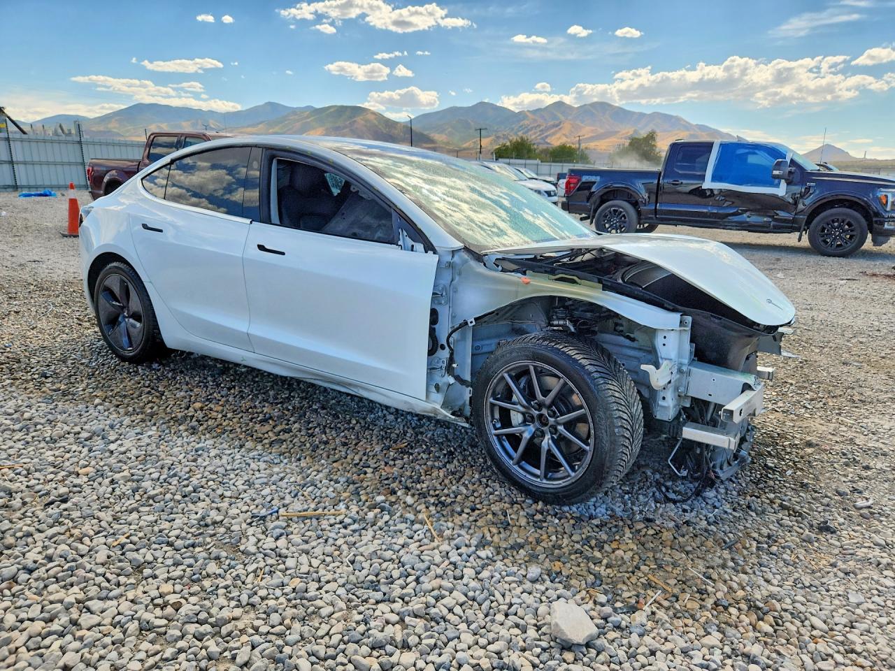 2020 Tesla Model 3 Белый vin: 5YJ3E1EB5LF711438