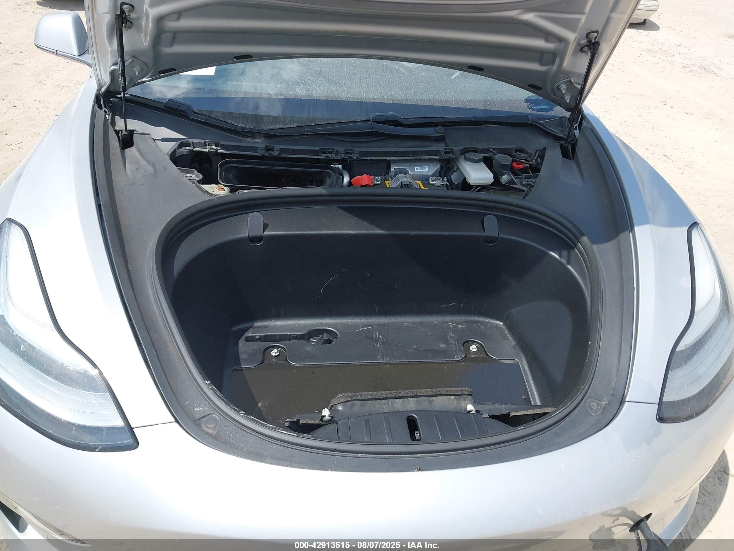 2018 Tesla Model 3 Long Range/performance Серебряный vin: 5YJ3E1EB7JF087610
