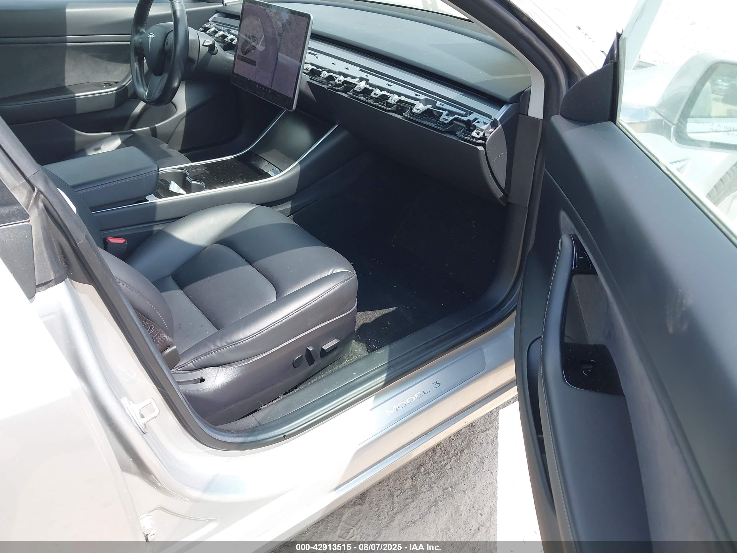 2018 Tesla Model 3 Long Range/performance Серебряный vin: 5YJ3E1EB7JF087610