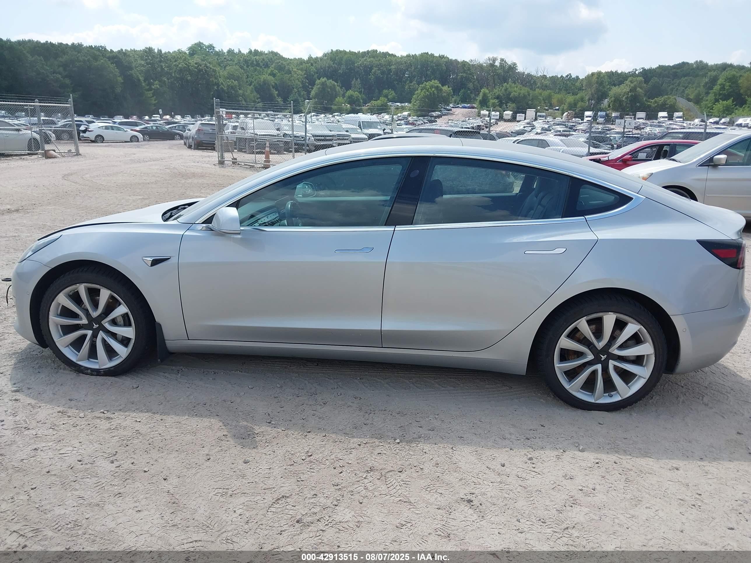 2018 Tesla Model 3 Long Range/performance Серебряный vin: 5YJ3E1EB7JF087610