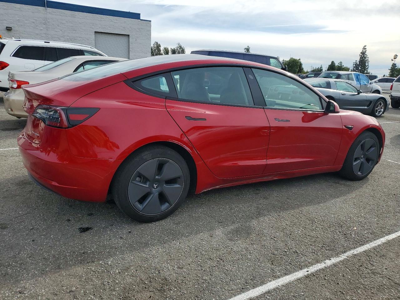 2022 Tesla Model 3 Red vin: 5YJ3E1EB9NF165598
