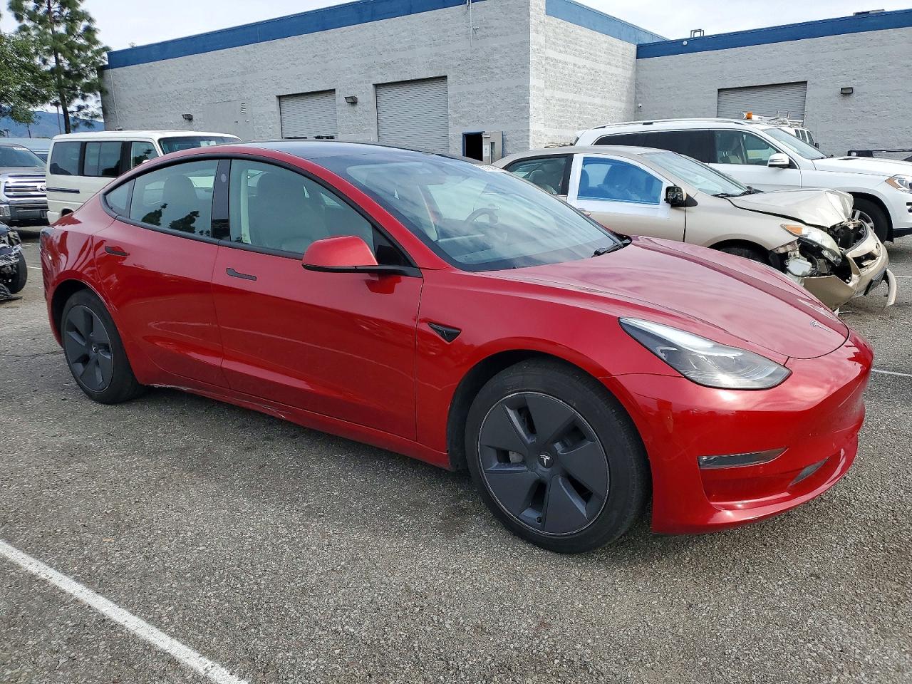 2022 Tesla Model 3 Red vin: 5YJ3E1EB9NF165598